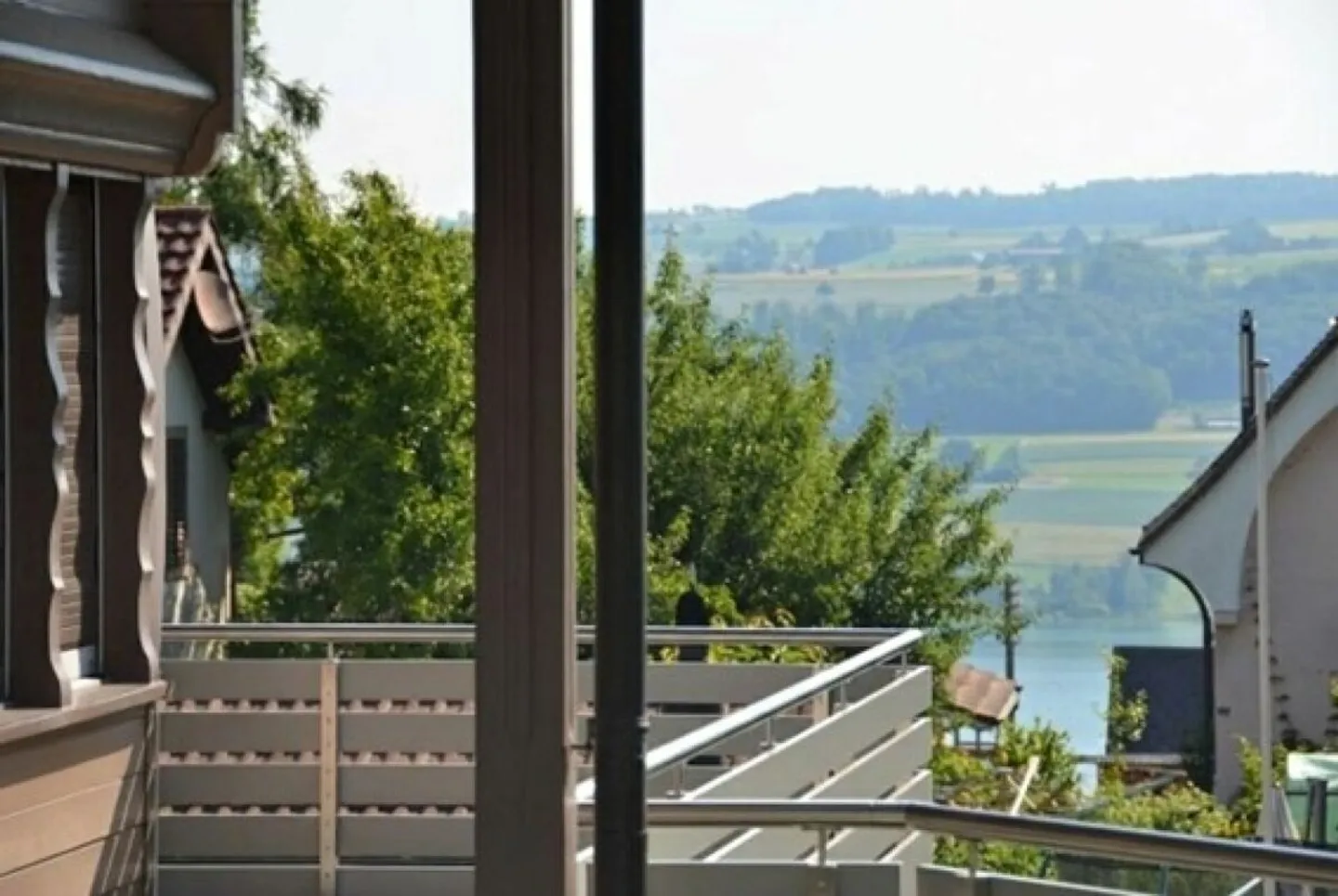 6-room single-family house in a very quiet and sunny location with partial view of Hallwilersee - Photo 5 of 13