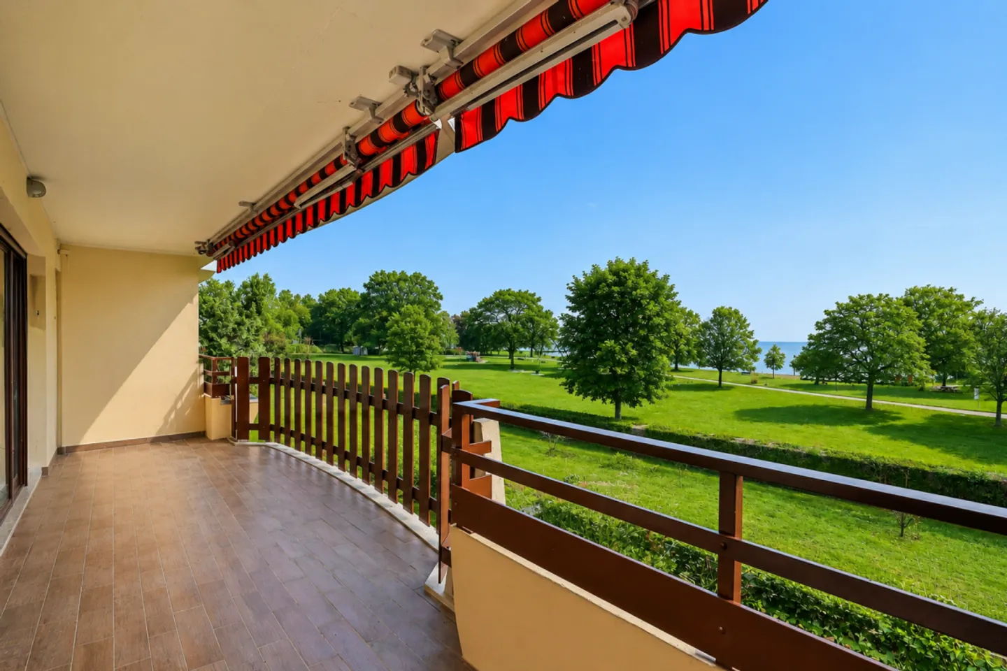 Raro in vendita: Magnifico appartamento in prima linea sul lago - Foto 1 di 13