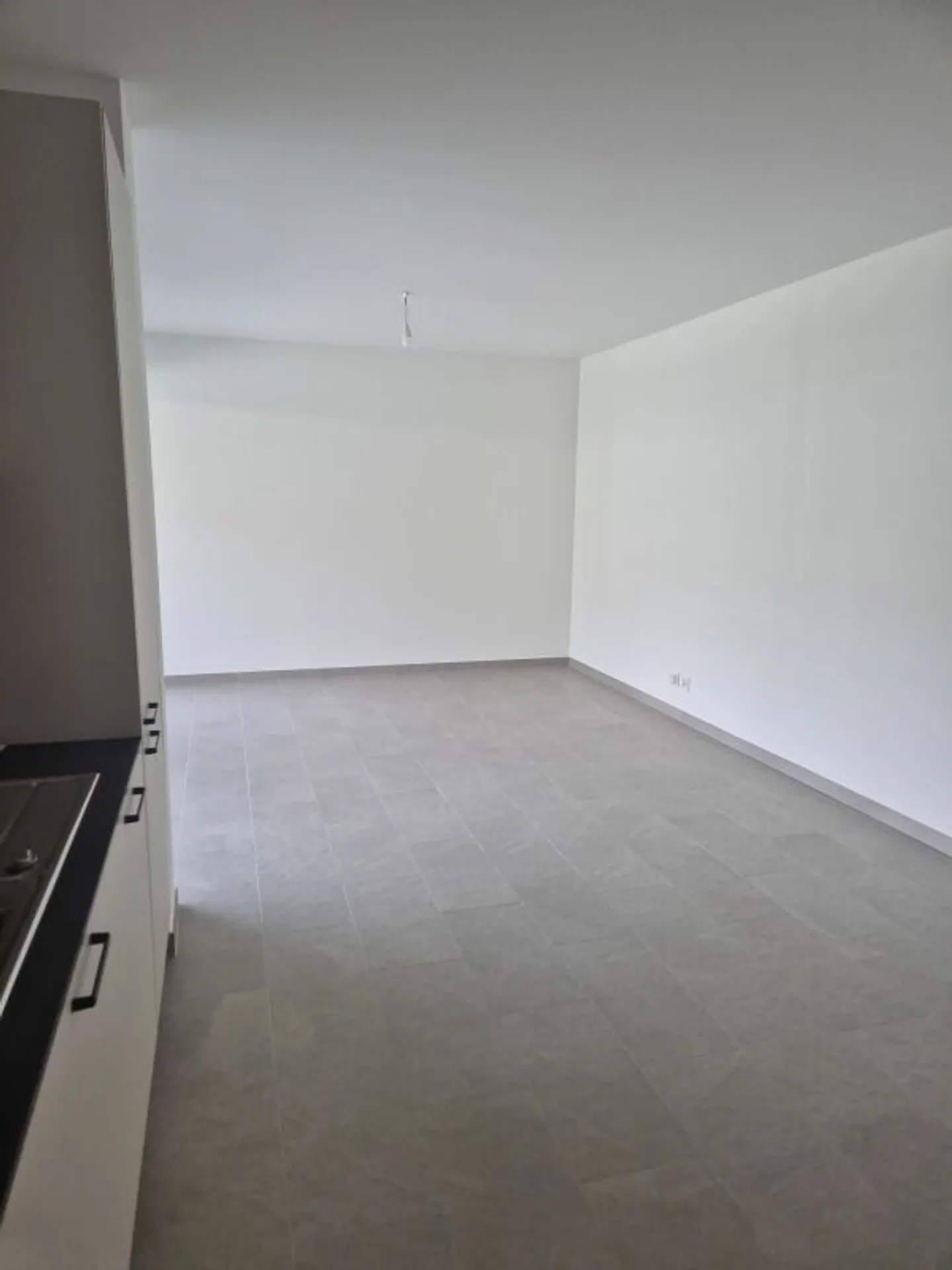 New 2.5-room apartment with large balcony, Uvrier - Photo 6 of 7
