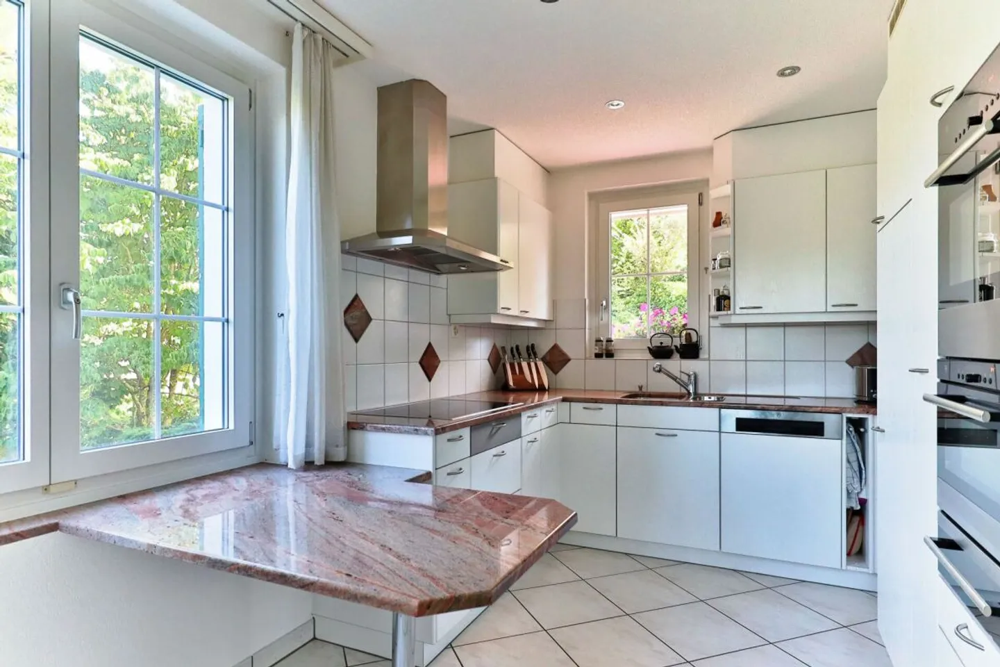 Charming Country House with Garden - Photo 5 of 13