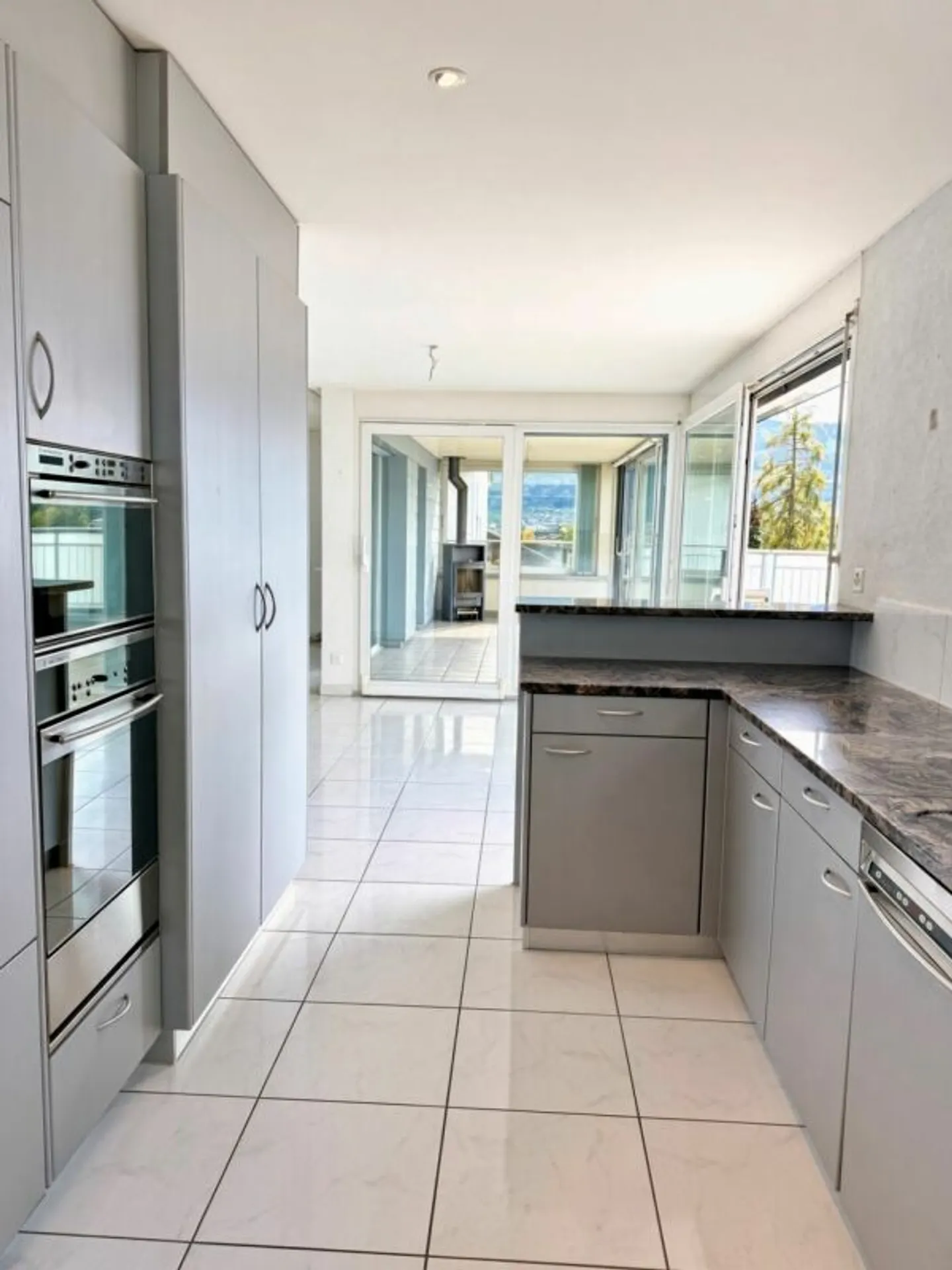 Exklusive 5.5-Zimmer-Attikawohnung mit Wintergarten und Sauna in Seenähe - Foto 9 di 13