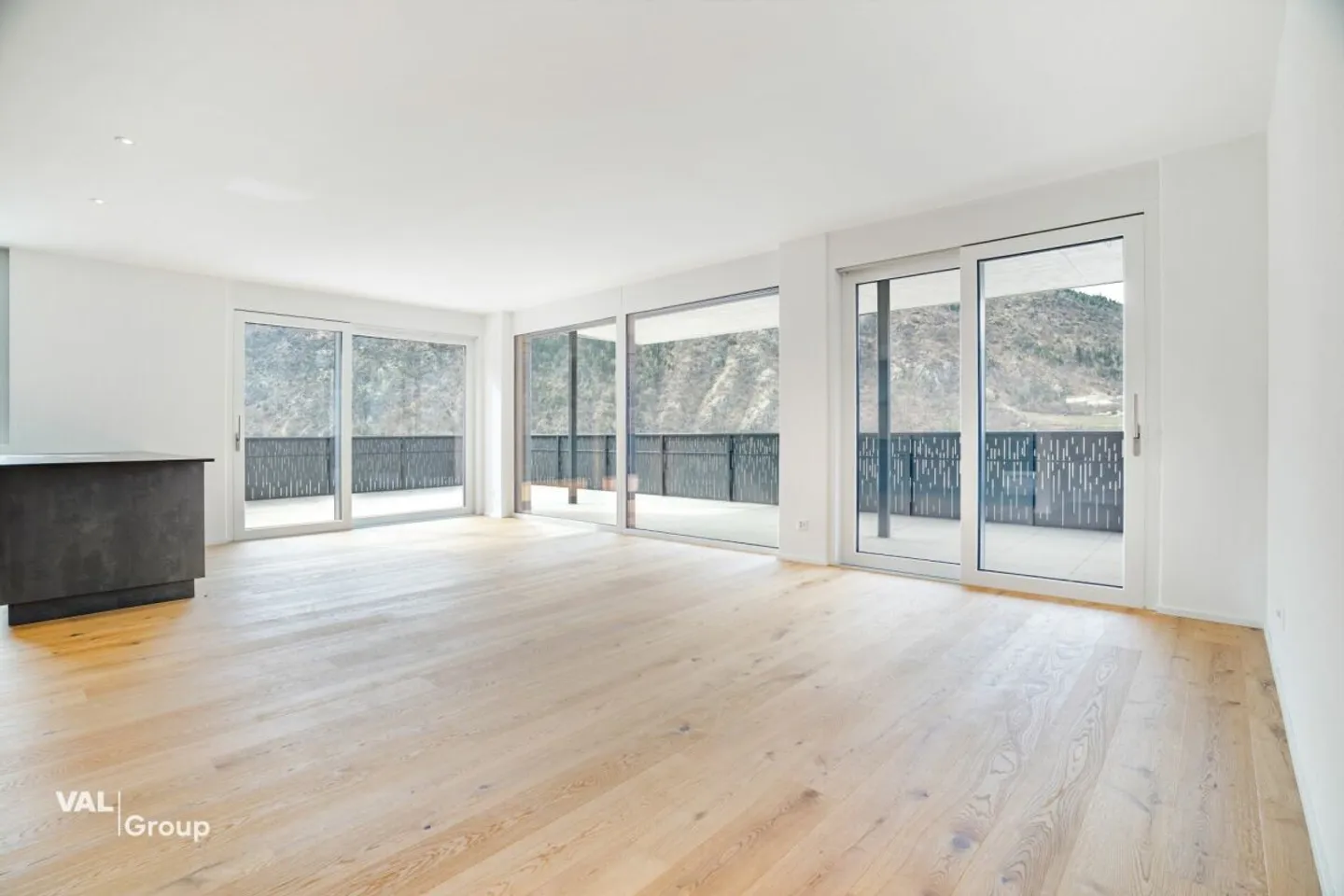 Unique 4.5-room penthouse apartment in Visp - modern living with the best view - Photo 5 of 13