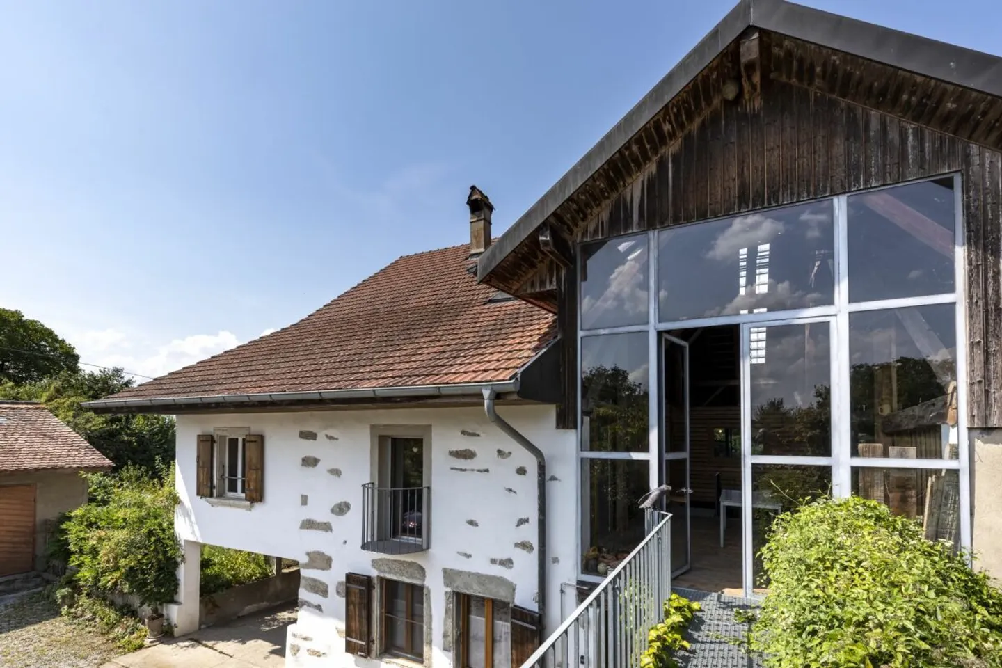 Wunderschönes Gebäude mit 3 Wohnungen in Forel - FR - Foto 1 von 9