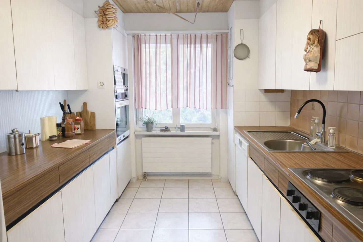 Grosszügiges Einfamilienhaus an ruhiger, zentraler Wohnlage - Photo 4 of 10