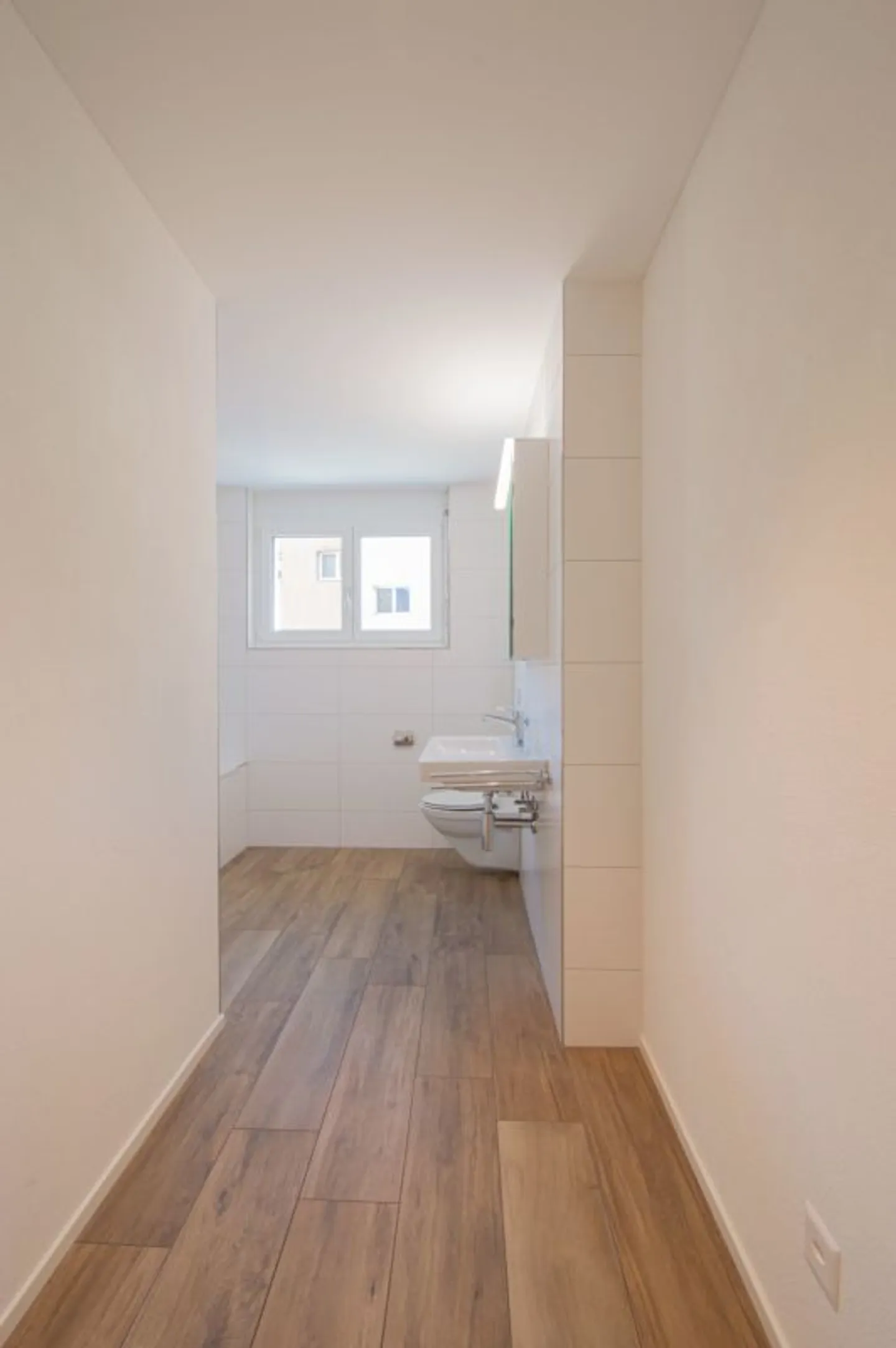Spacious, modern apartment in a sunny location - Photo 11 of 13