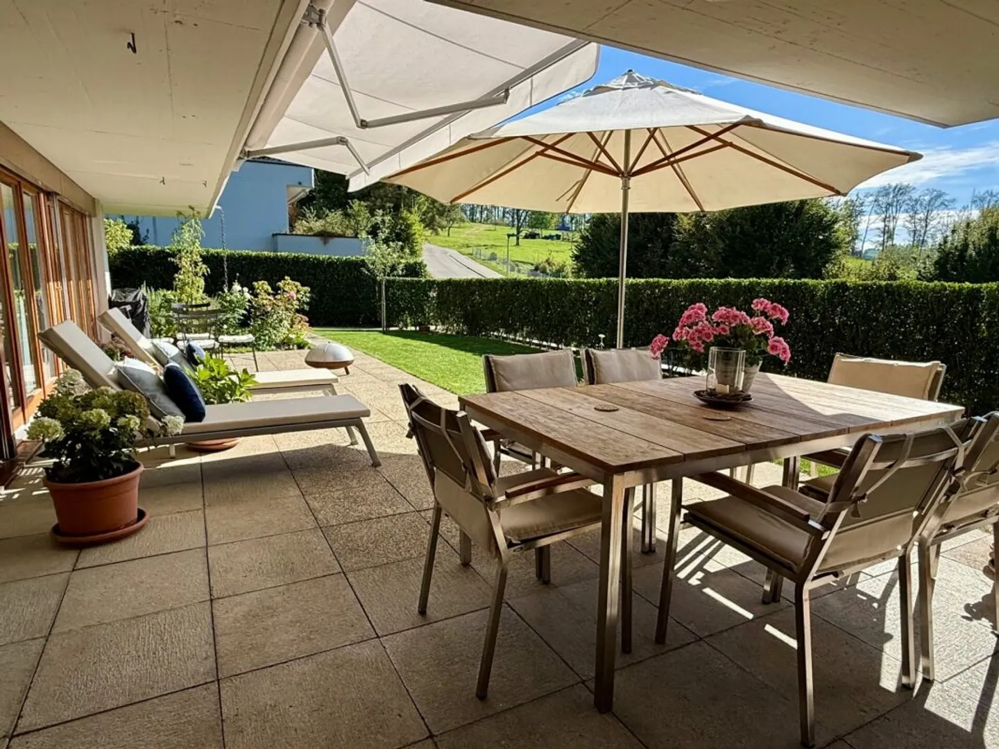 L'idylle du jardin rencontre la vue panoramique - Appartement en terrasse dans un emplacement ensoleillé sur la colline - Photo 8 sur 9