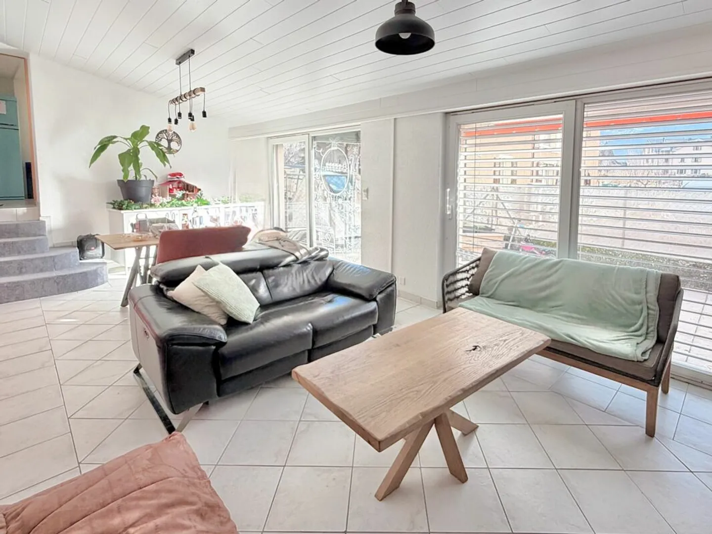 House with 3 apartments in the center of Ardon - Photo 3 of 4