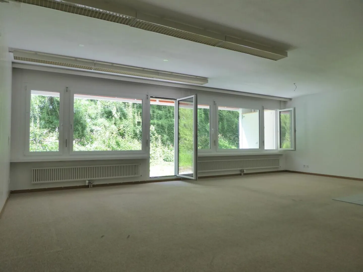 1.5-Zimmer-Studio-Ferienwohnung mit Gartensitzplatz und Tiefgaragenplatz - Photo 3 sur 13