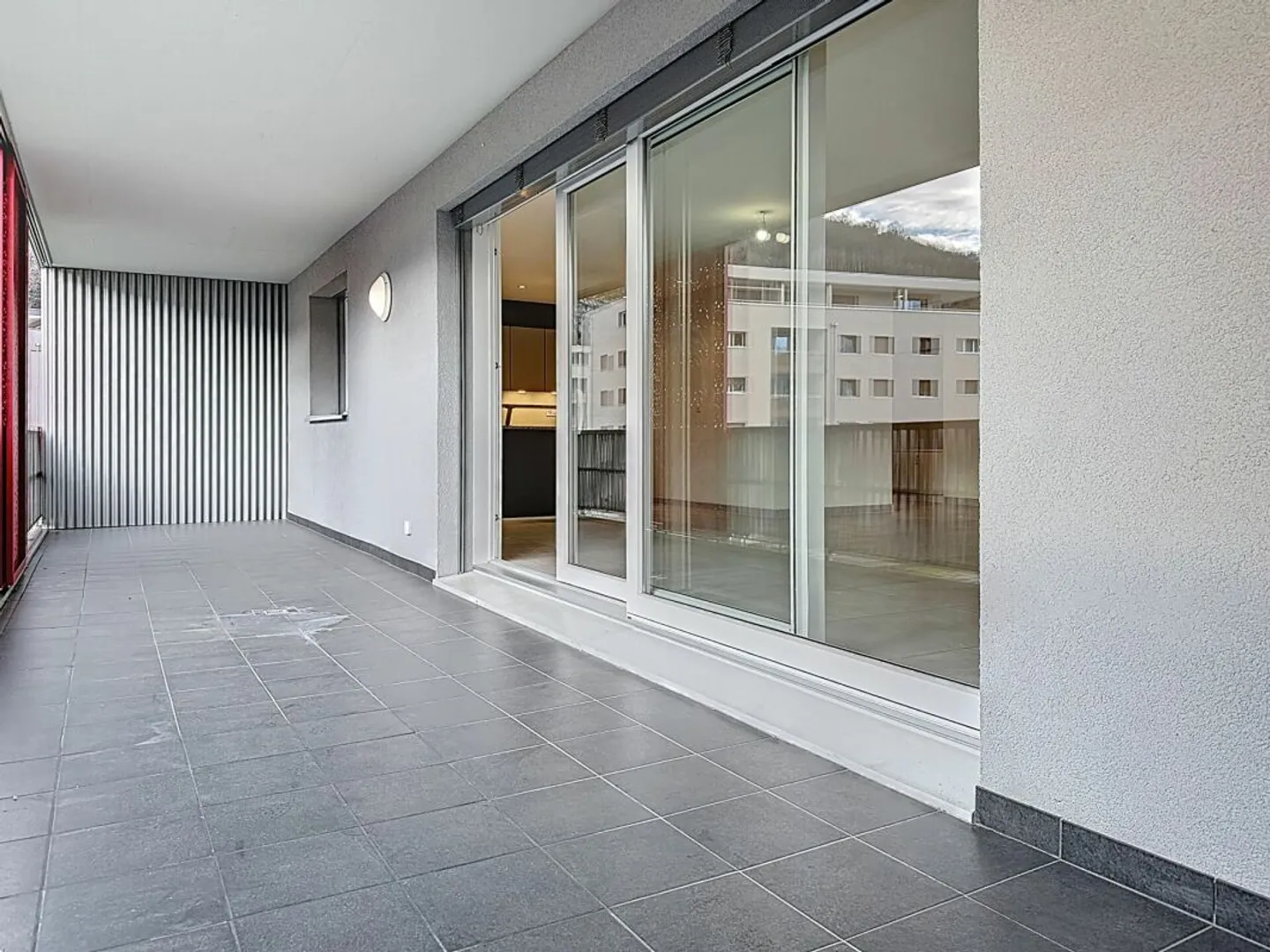 Very spacious 4.5 rooms with large balcony in Collombey - Photo 12 of 12