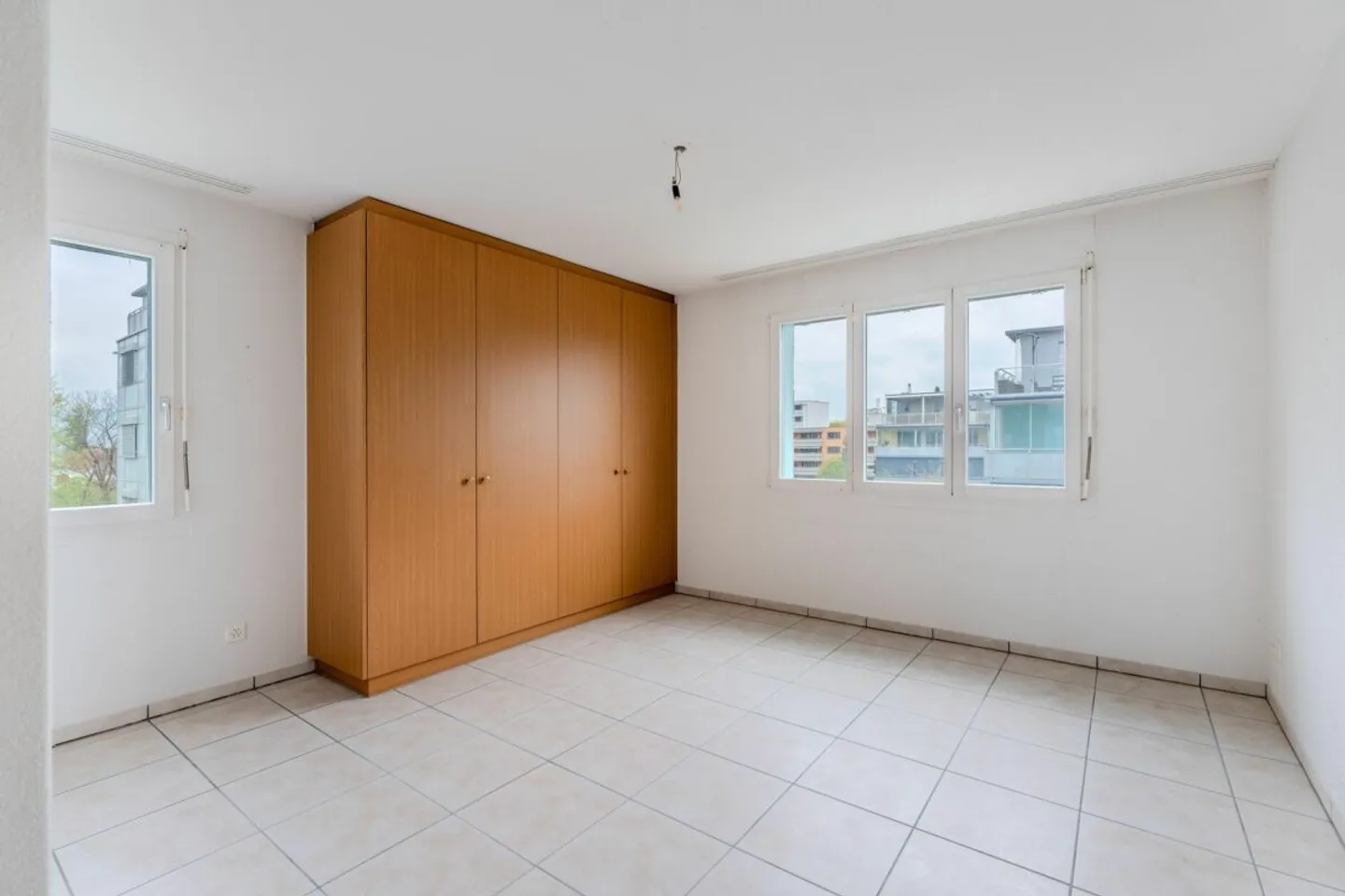 4.5 Room Apartment with Exciting Floor Plan in Ideal Location - Photo 6 of 13
