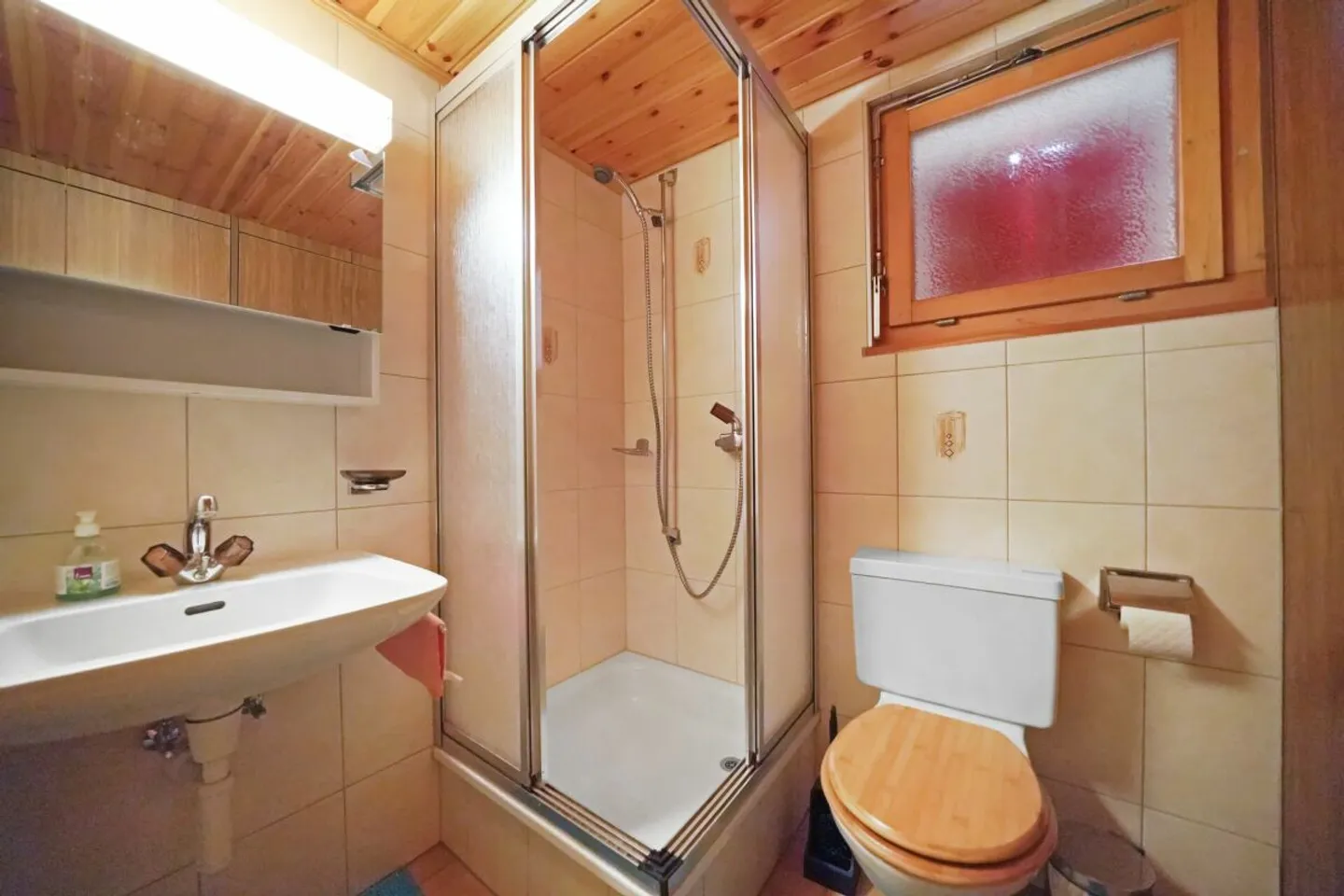 Affordable well-kept 4.5-room chalet directly on the ski slope - Photo 9 of 13