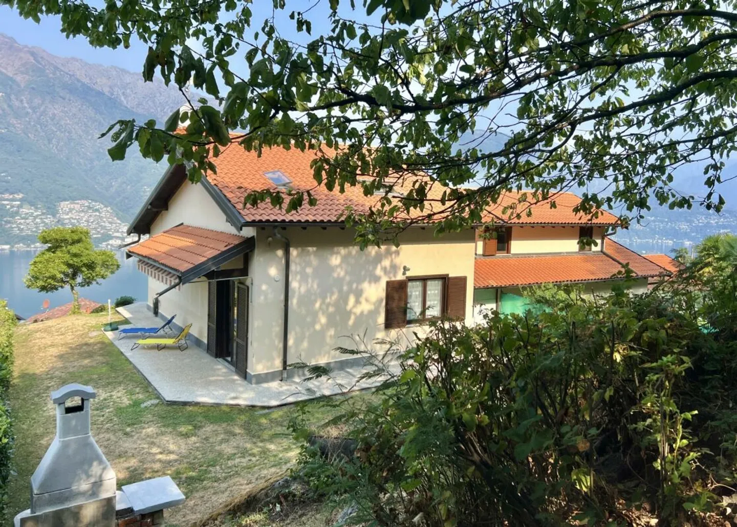 ITALIEN - Lago Maggiore, Nähe Schweizer Grenze, Doppelhaushälfte mit Seesicht - Foto 1 von 13