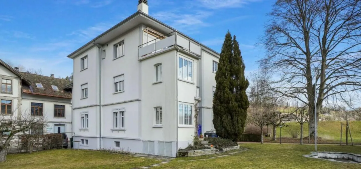 Spannendes Projekt aus Mehrfamilienhaus und grossem Gartenanteil als Baulandreserve - Photo 1 of 13