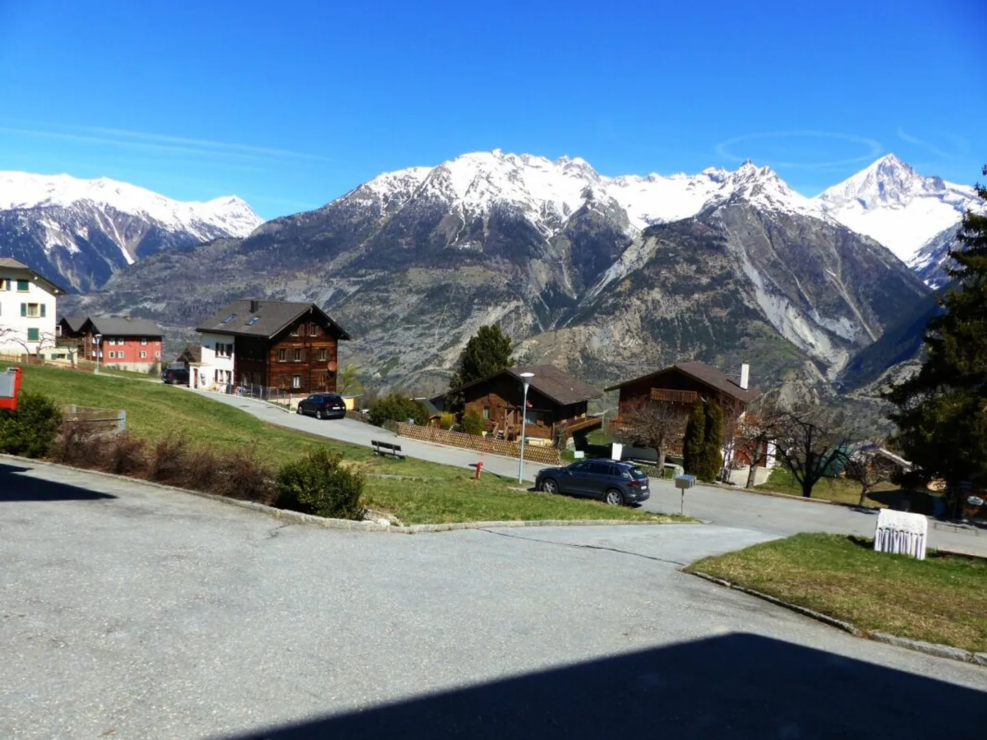 Grande maison individuelle de 9 pièces avec beaucoup de potentiel dans un emplacement de rêve - Photo 4 sur 4