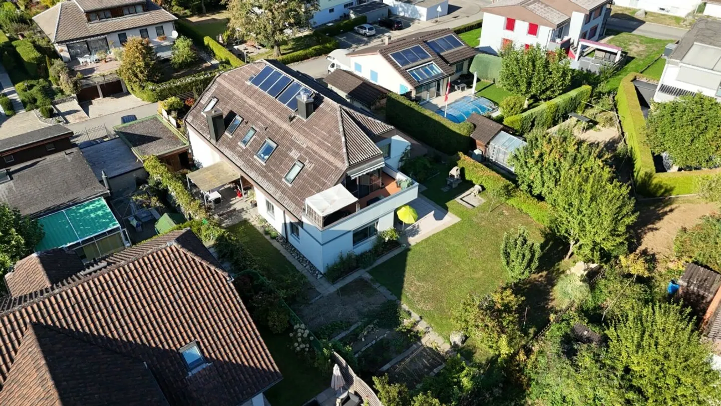 Maison multifamiliale bien entretenue avec 3 unités résidentielles et potentiel d'augmentation des loyers à Oberrüti - Photo 6 sur 9