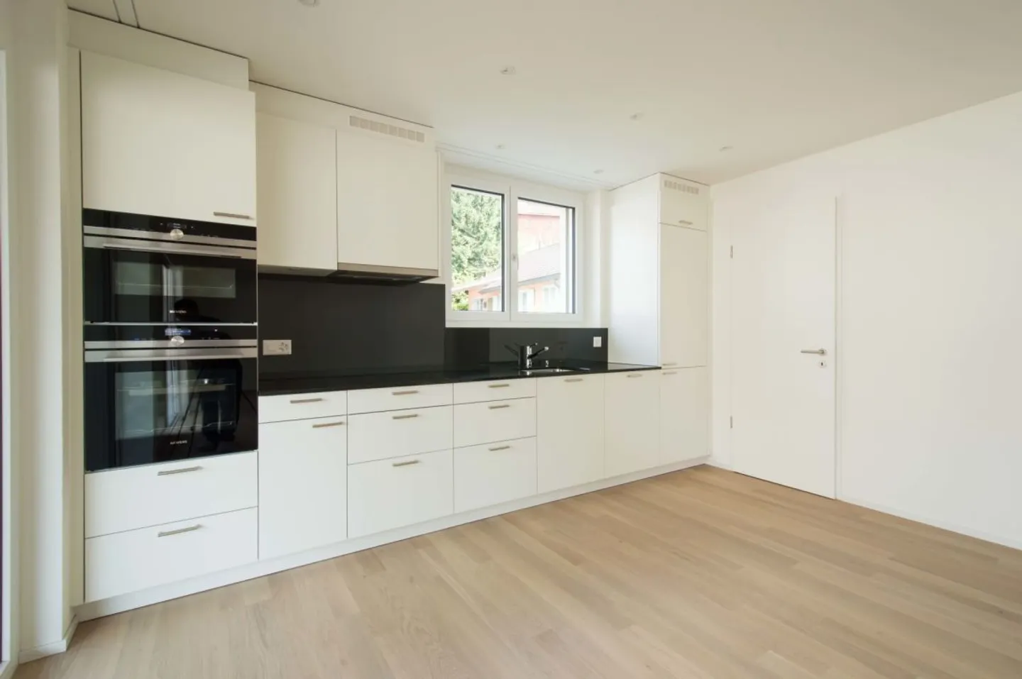 Geräumige Wohnung mit Balkon - Foto 3 von 12