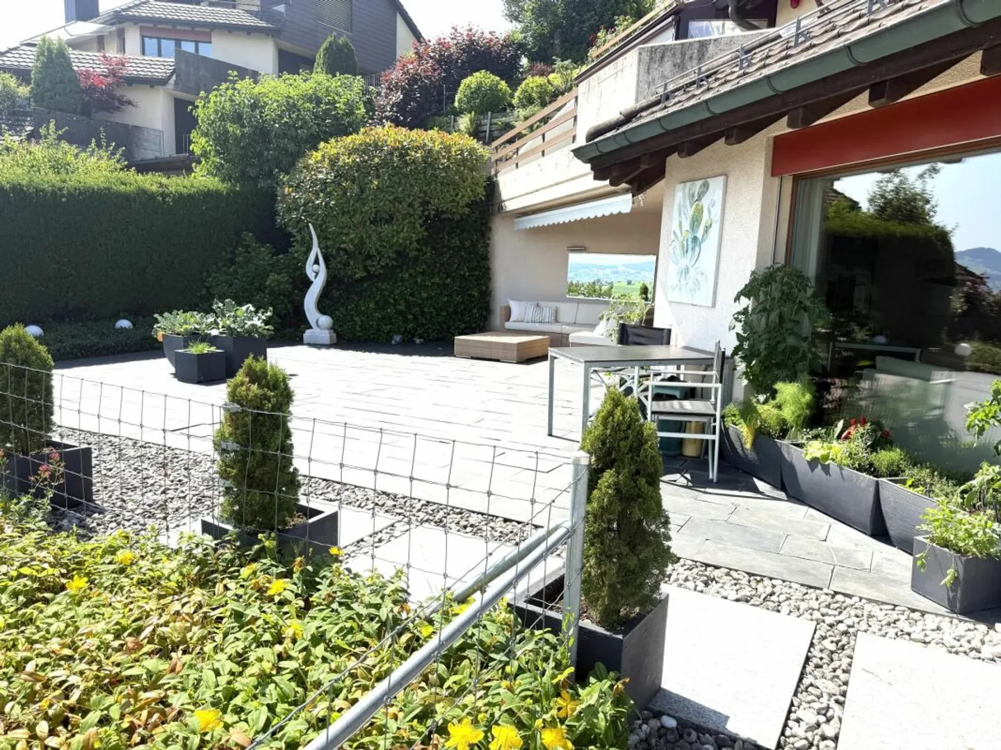 3,5 Zimmer Terrassenhaus in ruhiger, sonniger Lage mit unverbaubarer Weitsicht auf den Zürichsee und in die Alpen - Photo 13 of 13