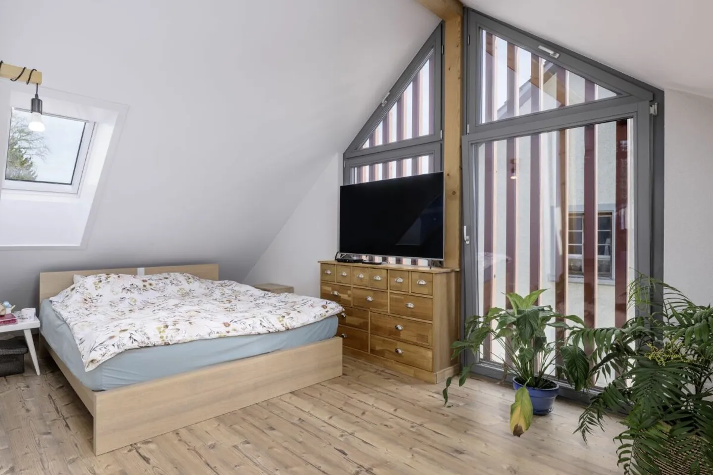 Modern Family House in the Green with Apartment - Photo 3 of 7