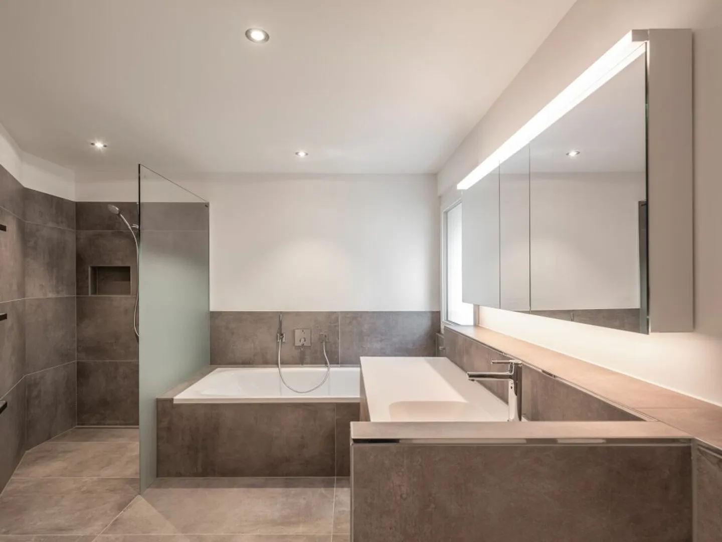 Renovated Dream Single-Family Home with 120 m² Terrace and Large Garden - Photo 10 of 13