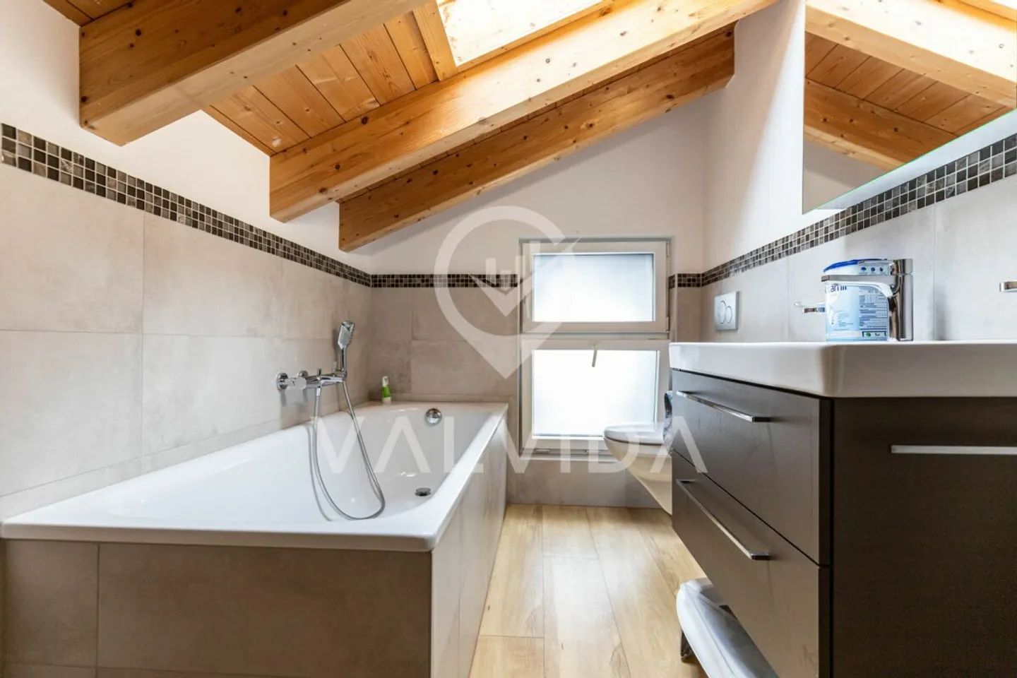 4.5-Zimmerwohnung auf zwei Etagen in Gampel - zentral, gepflegt und mit viel Platz - Foto 7 von 9