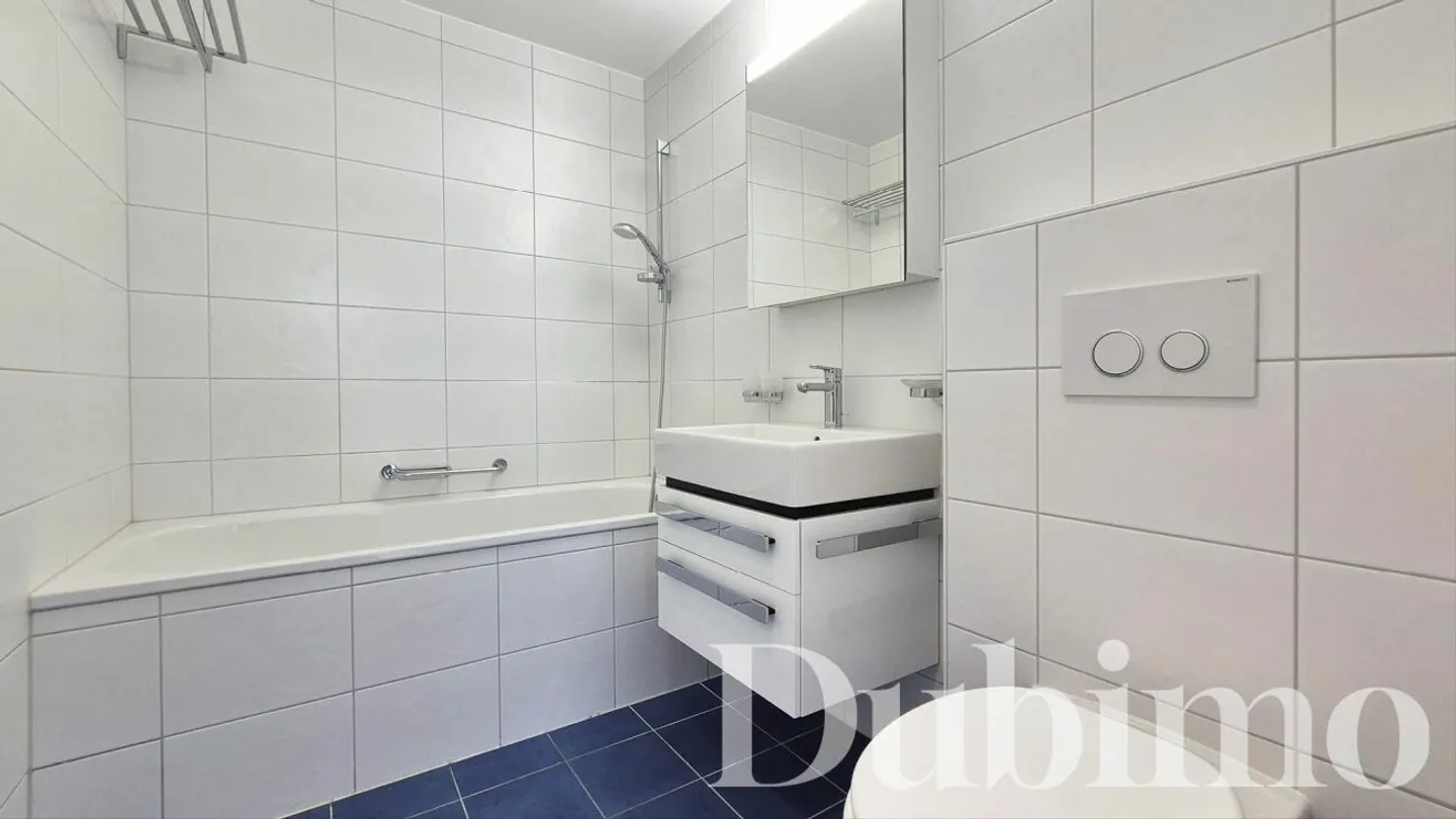 APPARTEMENT DE 2.5 PIÈCES AVEC BALCON À LAUSANNE - Photo 8 sur 13