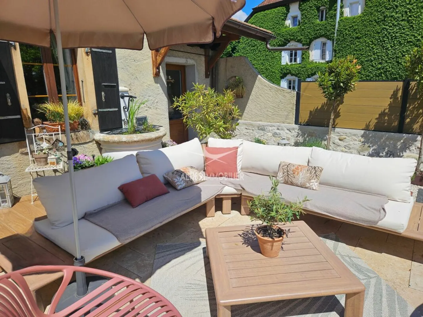 Charming fully renovated house - Photo 4 of 13
