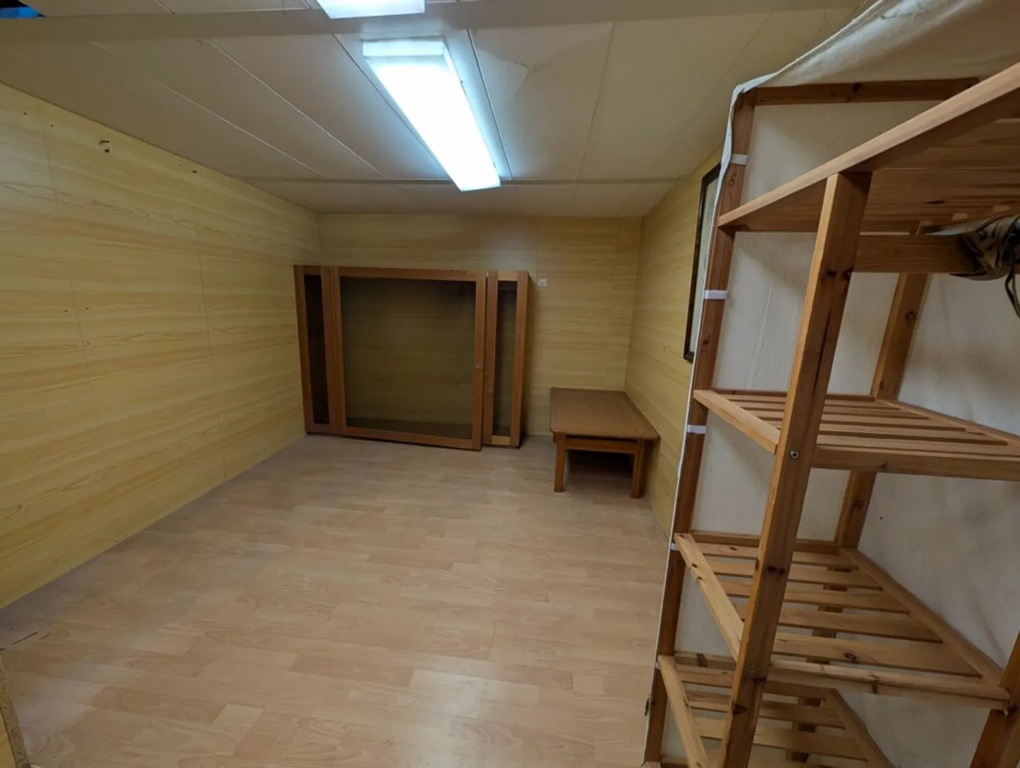 Maison d'angle spacieuse et bien entretenue avec beaucoup de rangement - Photo 13 sur 13