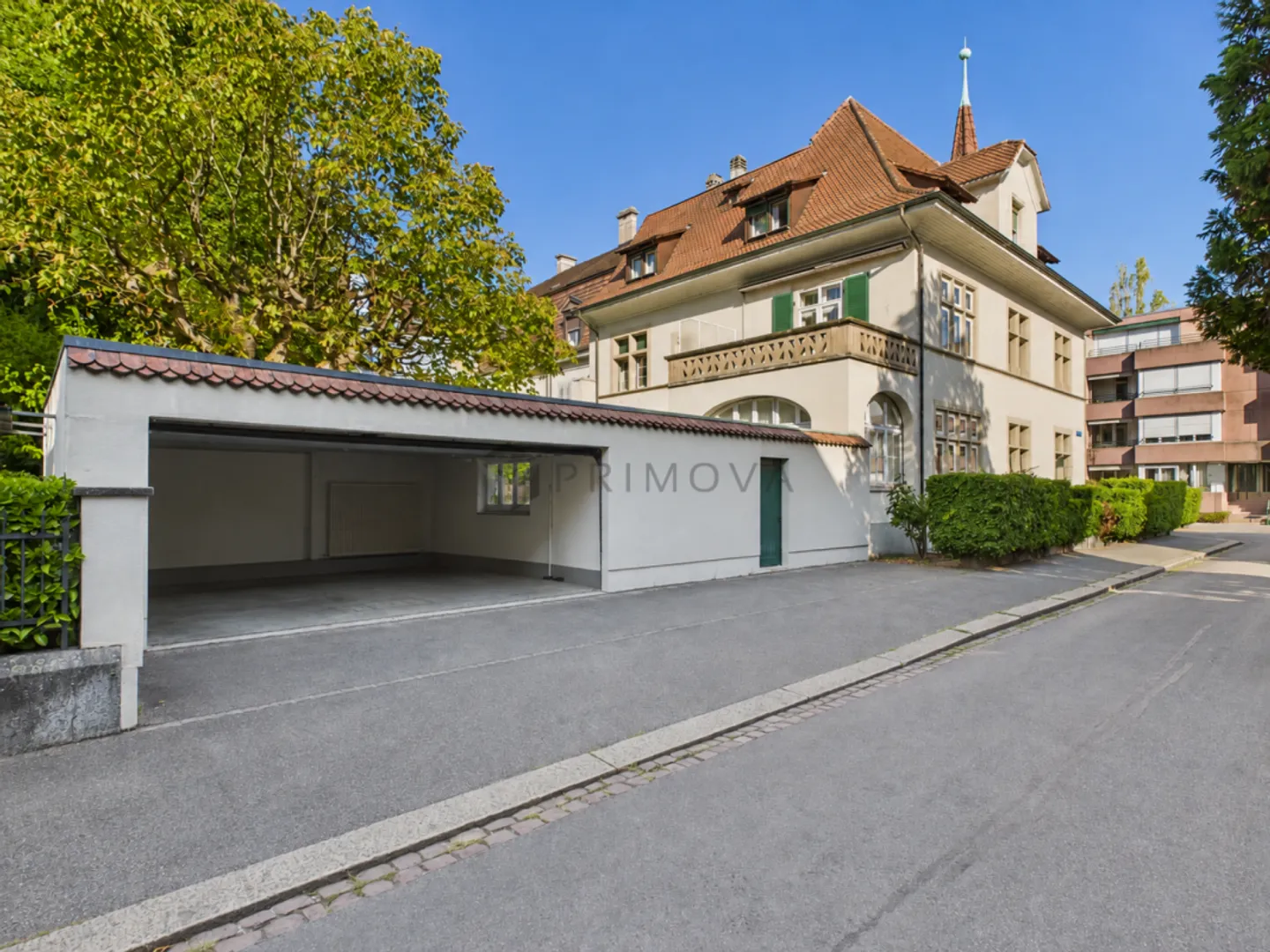 Ein Stück Basler Zeitgeschichte: Unvergleichliches Stadtpalais mit Pool &amp; Sauna - Photo 1 of 12