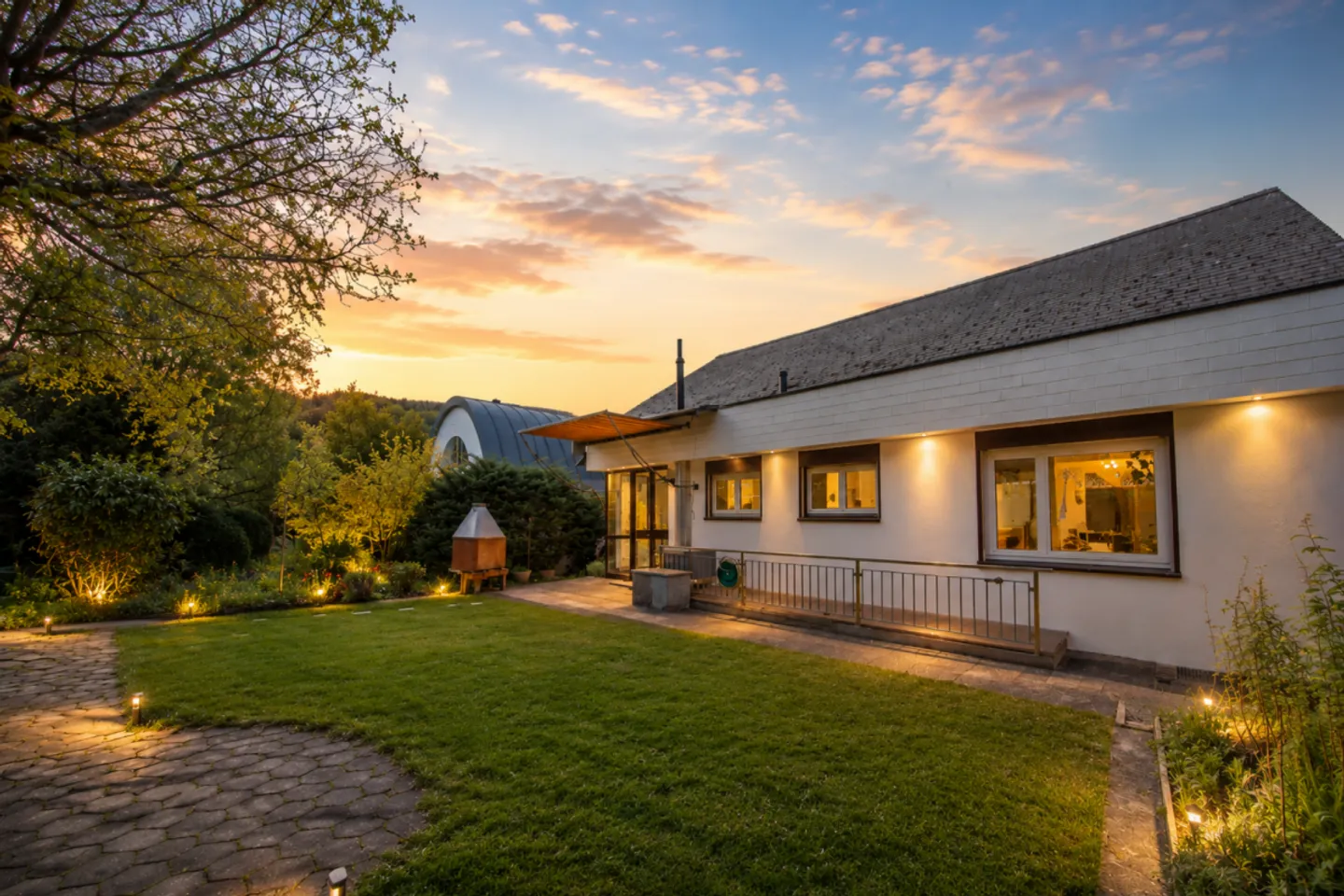 Freshly renovated 6.5-room single-family house with south slope location and panoramic view in Füllinsdorf - Photo 5 of 13