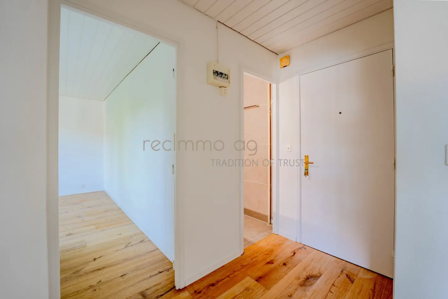 Appartamento 2.5 stanze appena ristrutturato in diritto di costruzione con balcone e posto auto a Brugg - Foto 5 di 7