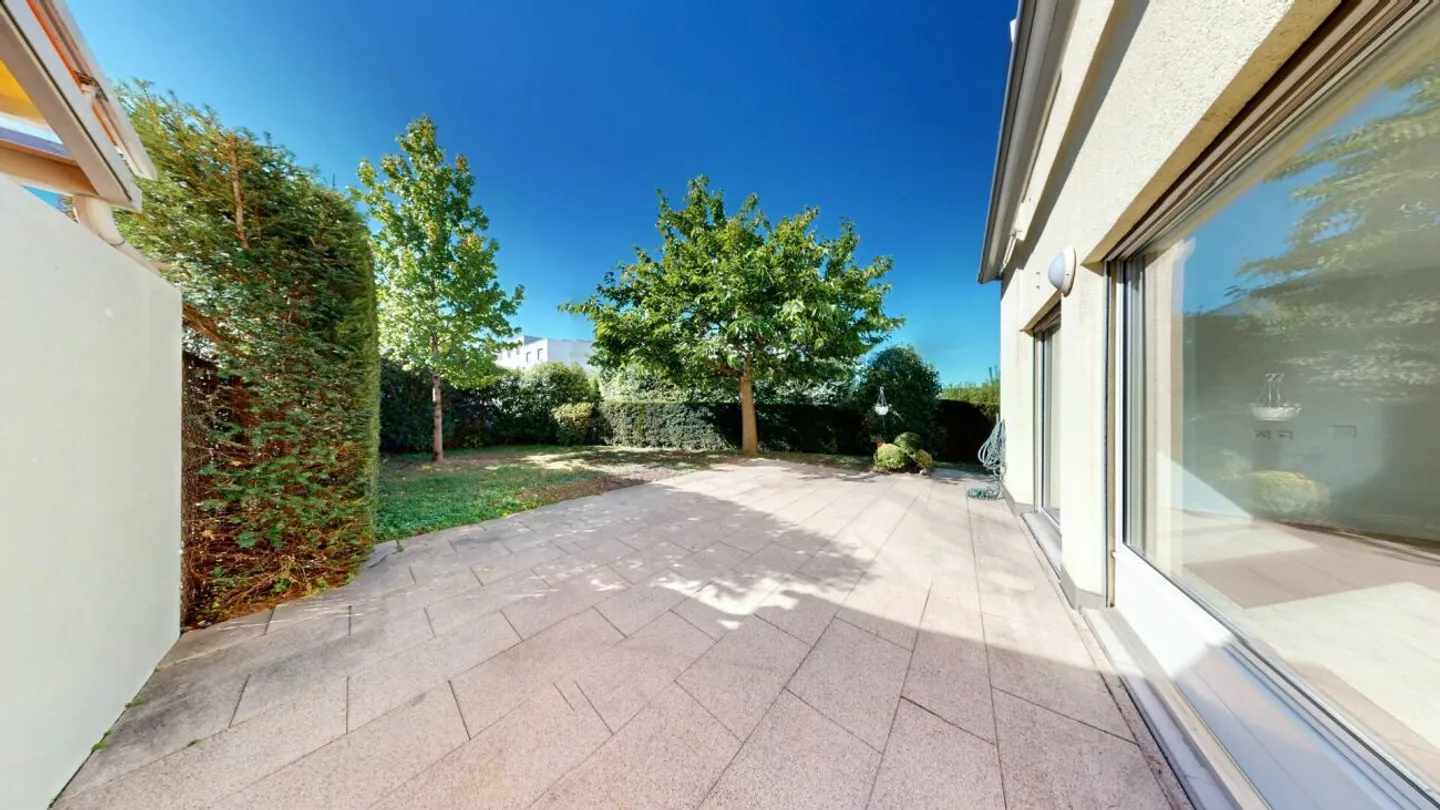 Votre nouveau bonheur familial, spacieuse maison d'angle de 5,5 pièces avec jardin privé ! - Photo 8 sur 13
