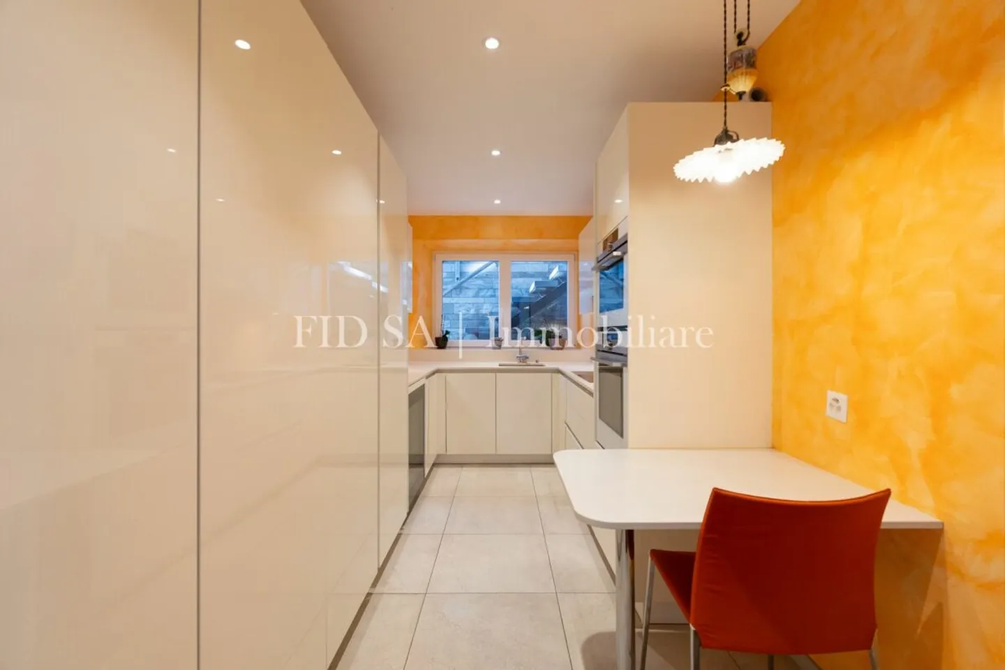 SOLDUNO - Ampio appartamento con vista imprendibile in casa bifamiliare - Photo 6 of 13