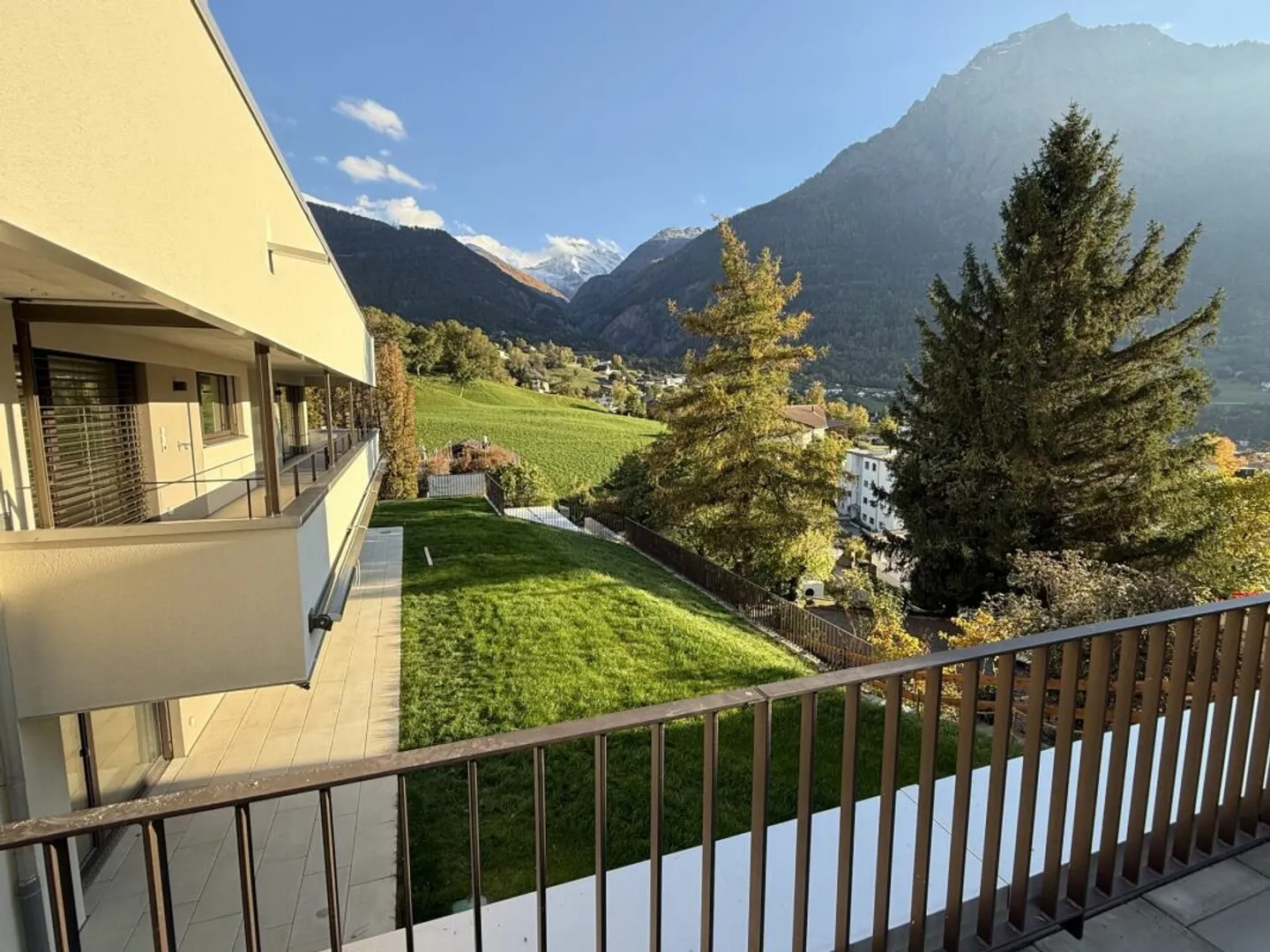 Appartamento unico con vista alpina a Brig e grande terrazza solare - Foto 2 di 12