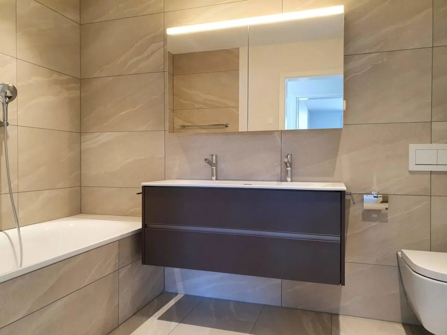 Appartamento luminoso e spazioso di 3,5 locali - Foto 7 di 11