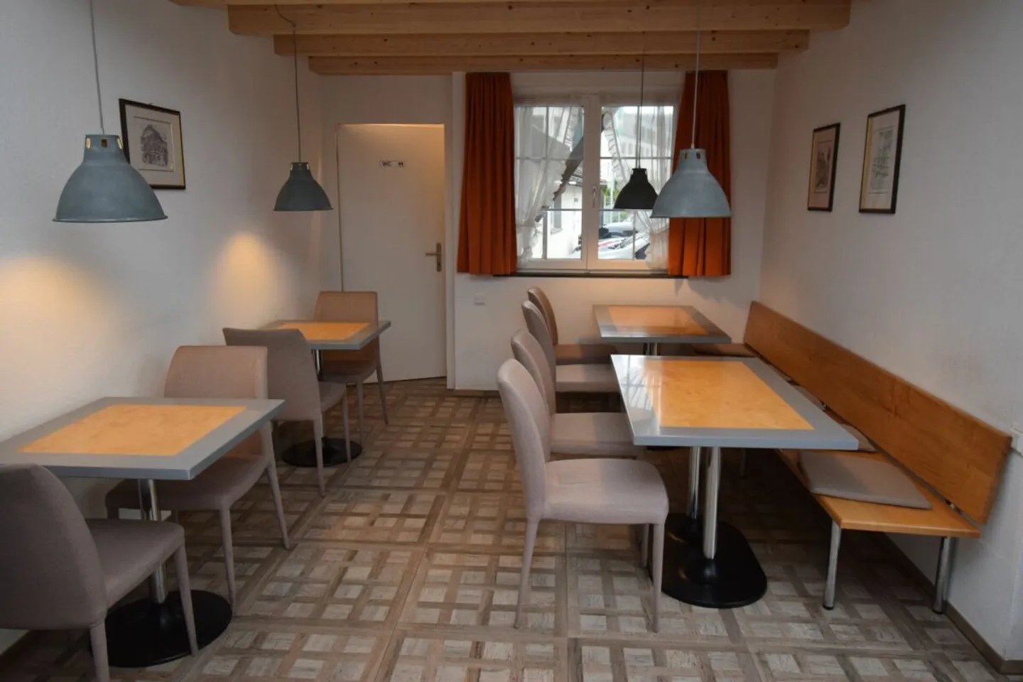 Bureau ou Pratique Toiletteur pour Chiens en Périphérie de Frauenfeld - Photo 1 sur 4