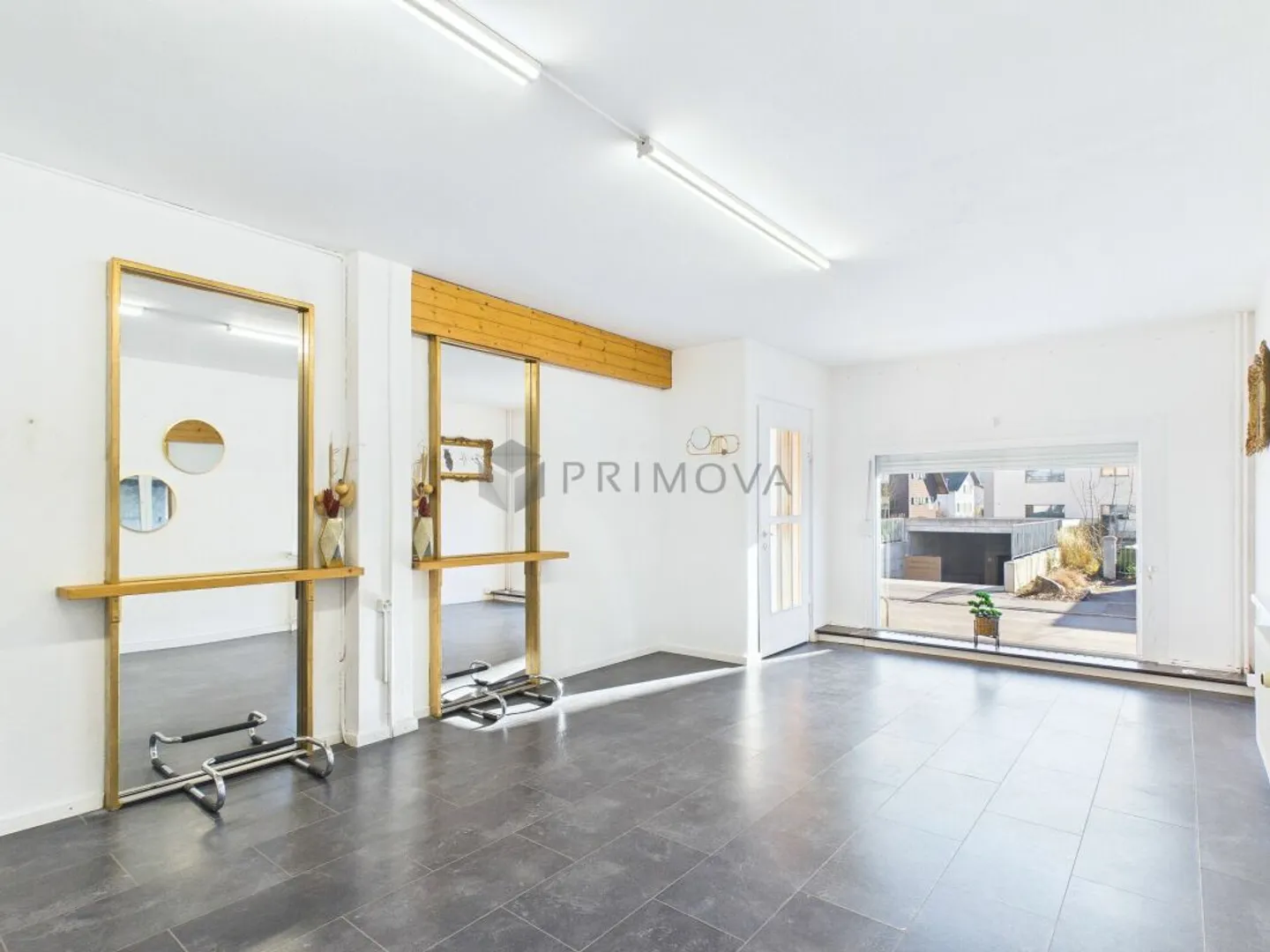 Vivere, lavorare e investire. Meraviglia spaziale versatile nel cuore di St. Margrethen - Foto 10 di 13