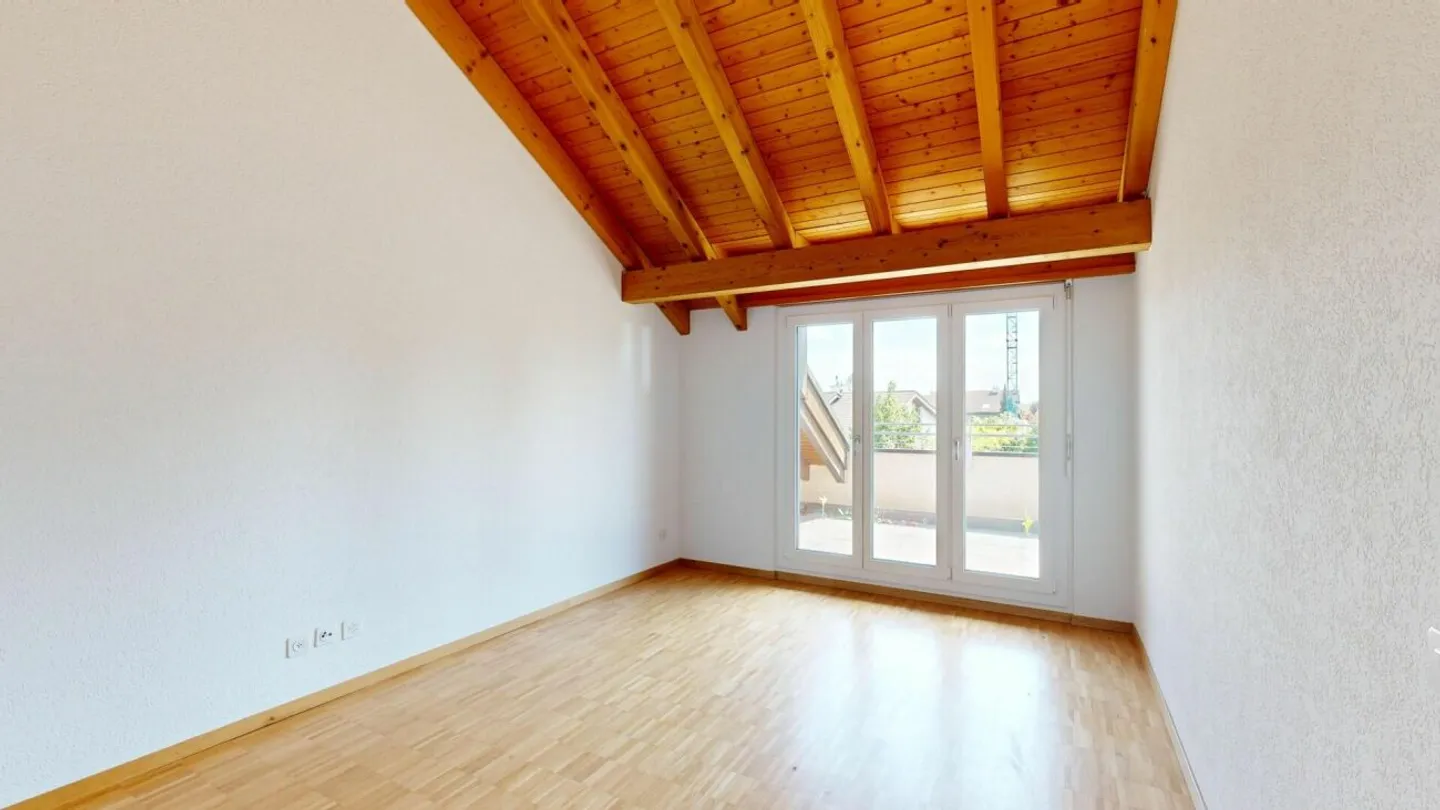 Appartement penthouse spacieux et lumineux avec deux balcons ensoleillés - Première occupation après une rénovation complète et soignée - Photo 8 sur 13