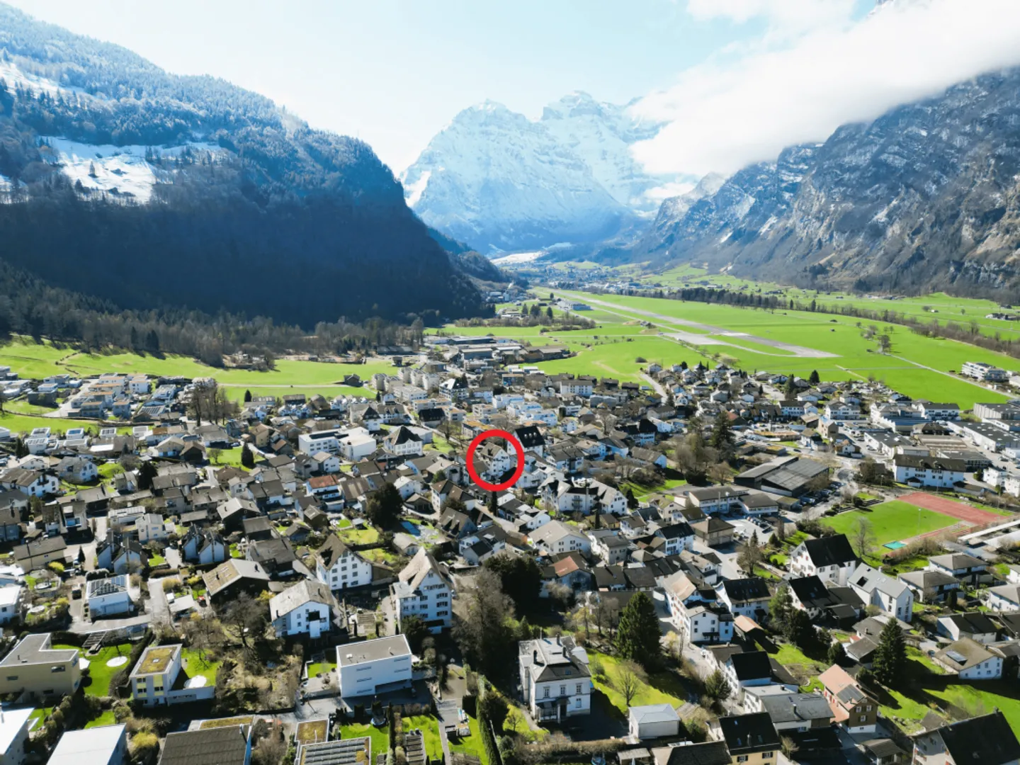 GLÄRNISCHBLICK | appartement sous les combles rénové de 2,5 pièces dans un emplacement central à Mollis GL - Photo 11 sur 11