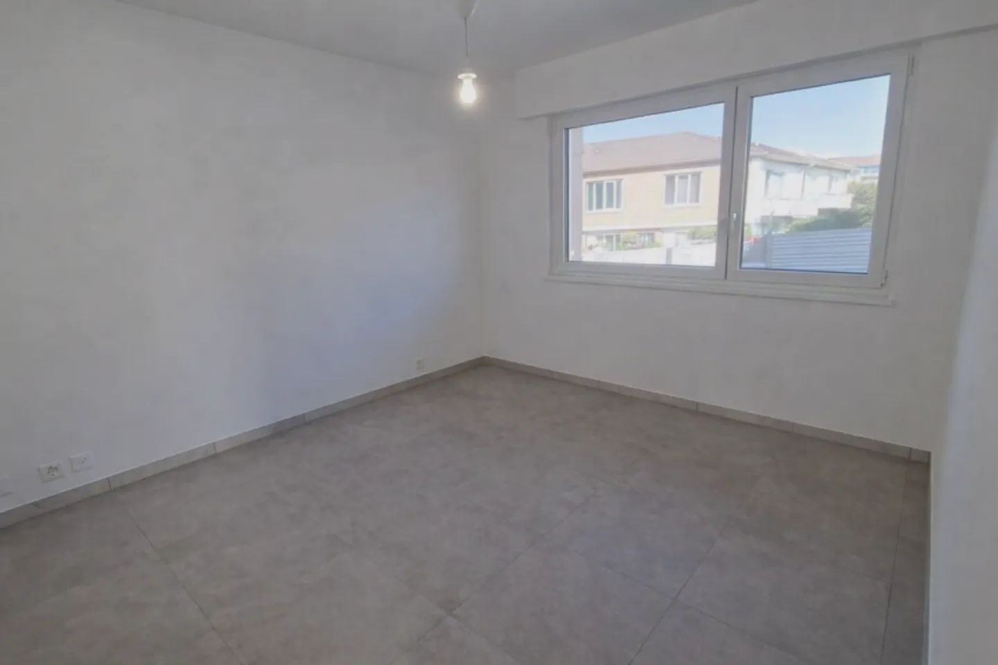 CALM, WITH GARDEN - Photo 7 of 10