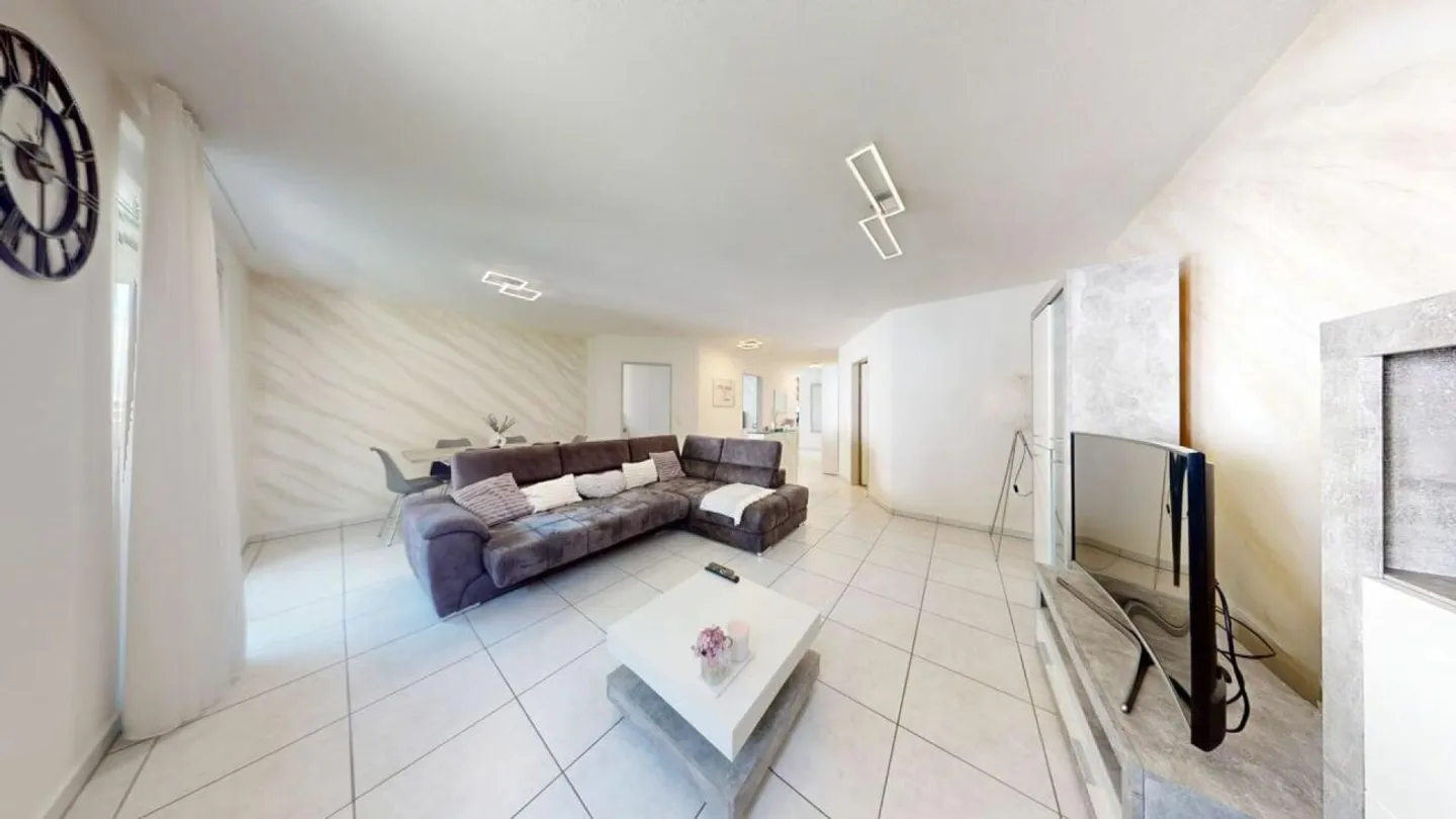 Comfortable Living 4.5 Rooms with Plenty of Space and Peace - Photo 6 of 12