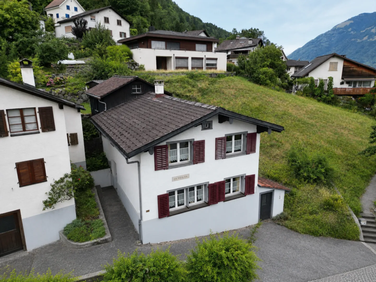 Freistehendes Einfamilienhaus an ruhiger und zentraler Lage in Näfels, Gemeinde Glarus Nord - Foto 1 di 12