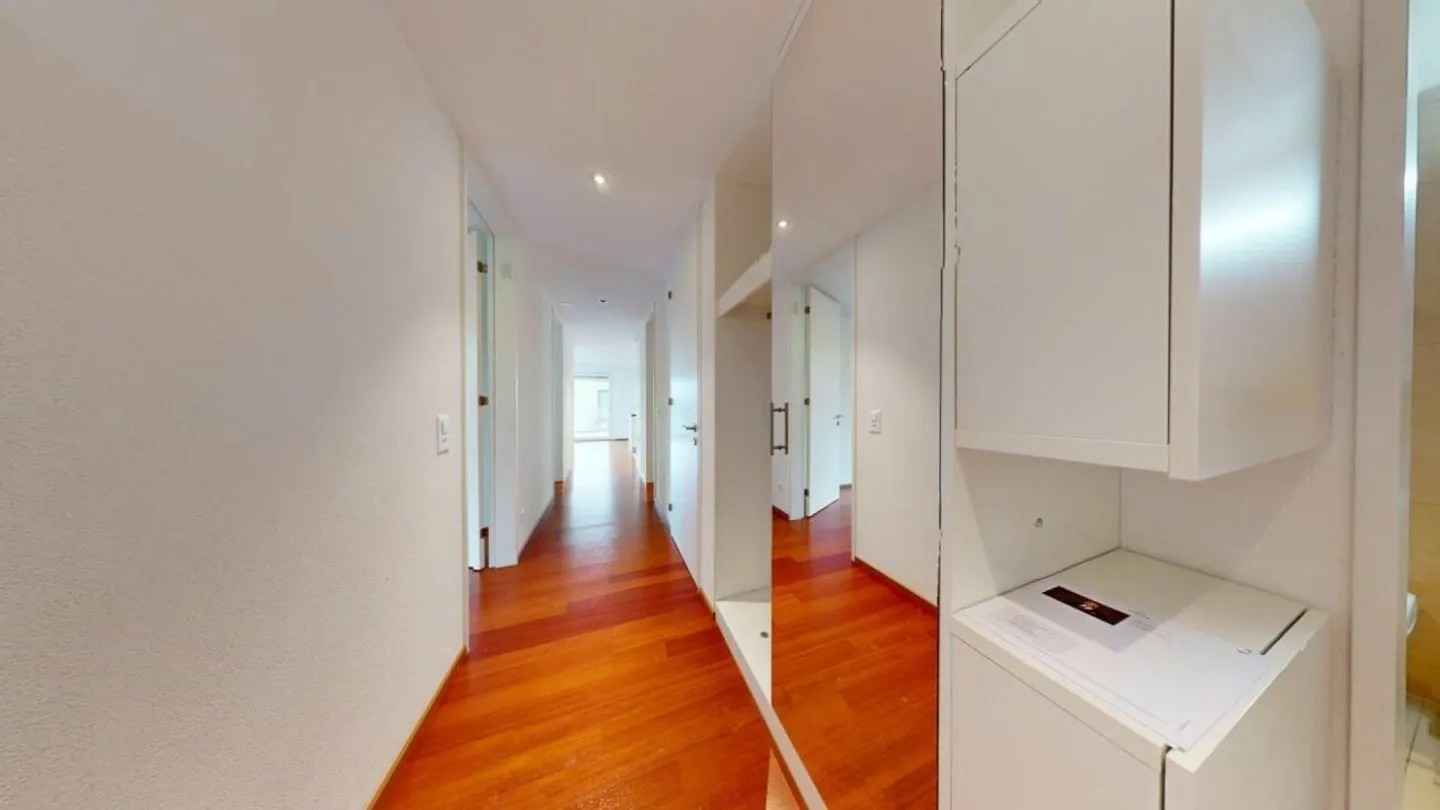 Appartamento esclusivo di 4,5 locali in una posizione privilegiata a Zurigo Höngg - Foto 9 di 13