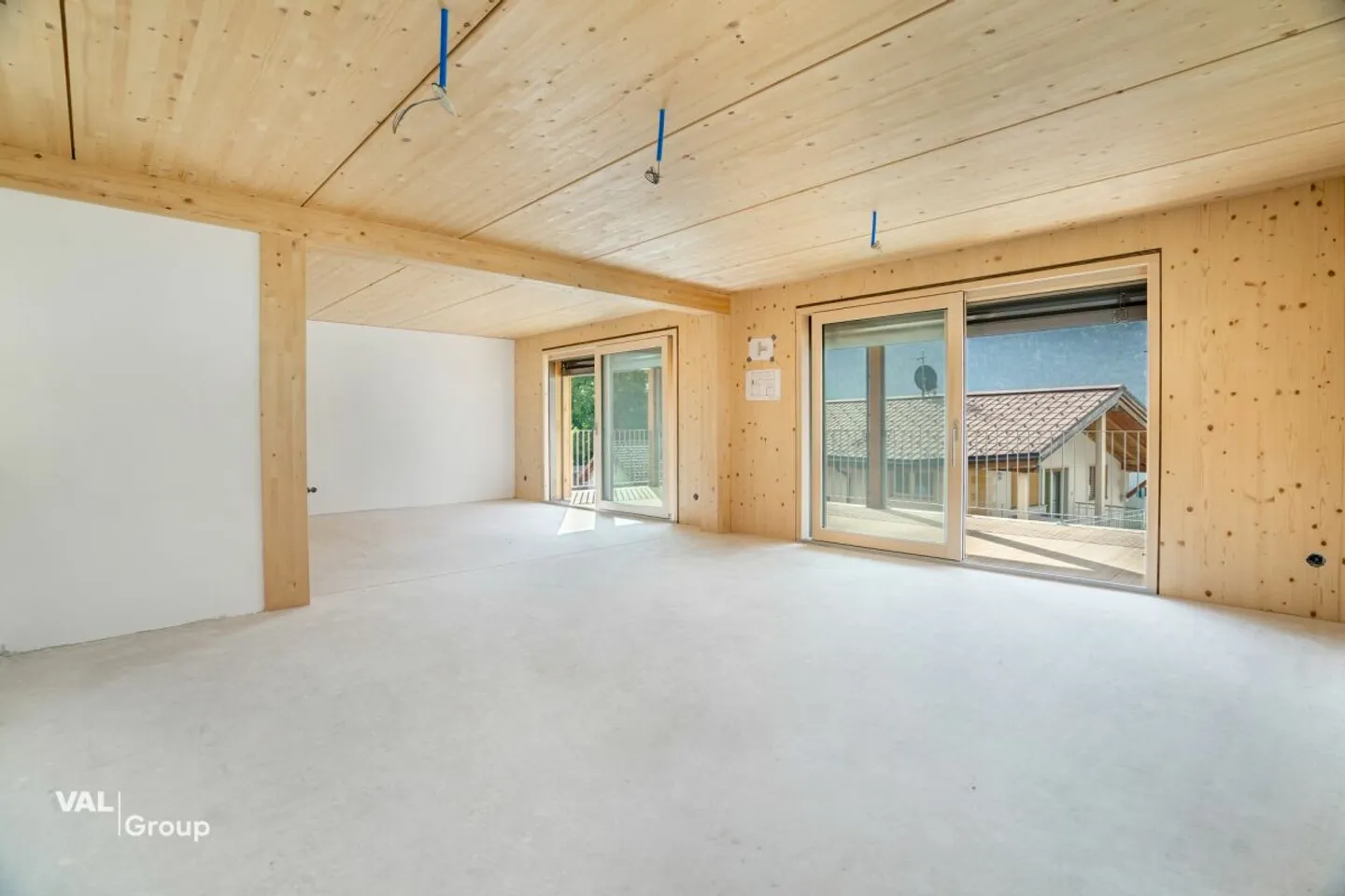 Extraordinary 5.5-room penthouse apartment in Steg - Photo 3 of 13