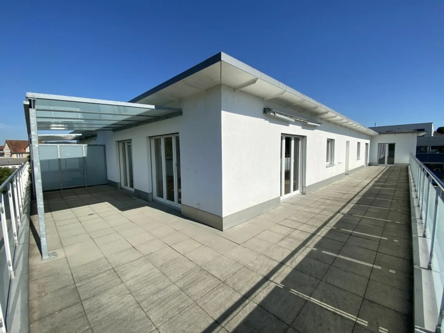 Traumhafte Attika-Wohnung mit Terrasse - Foto 1 von 13