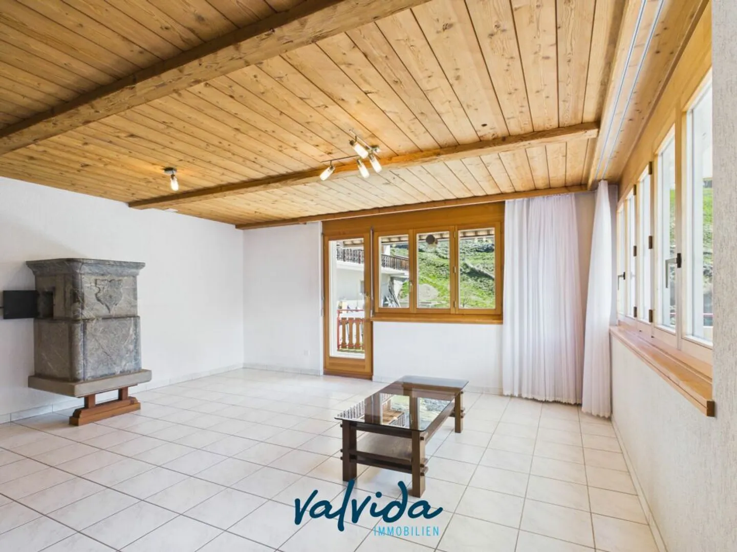 Maison bi-familiale conviviale avec potentiel d'aménagement à Staldenried - Photo 1 sur 13