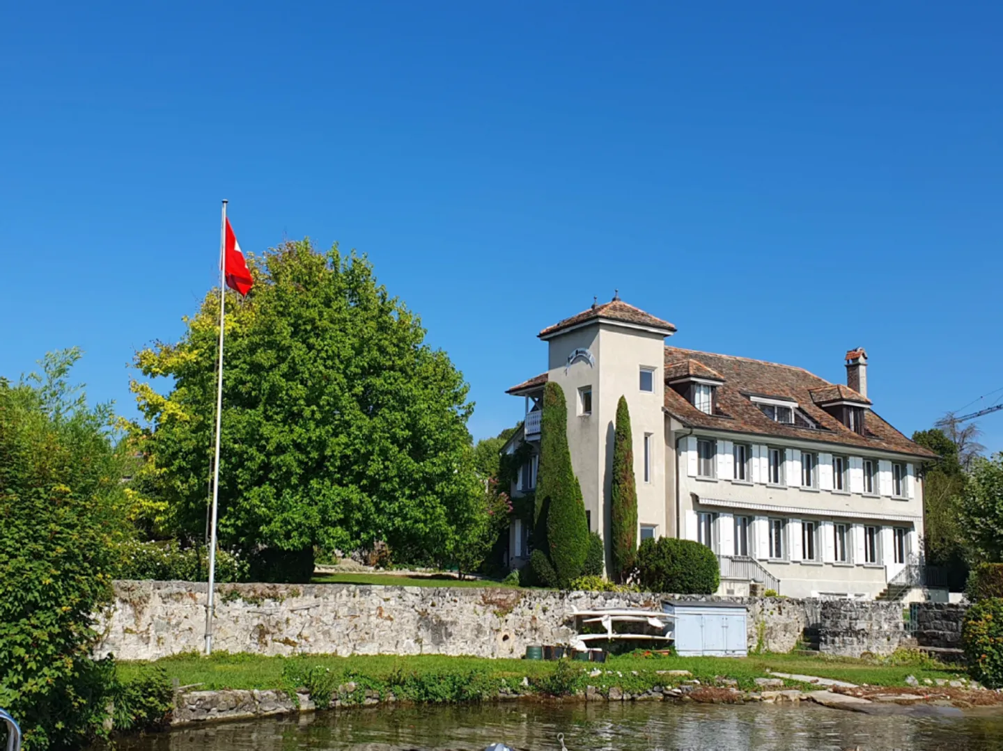 Piedi nell'acqua a Nyon - Foto 1 di 13
