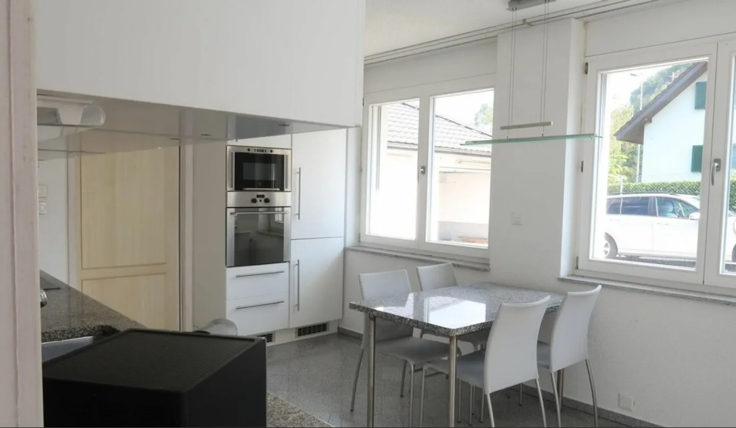 Ampia casa familiare con giardino - Foto 8 di 11