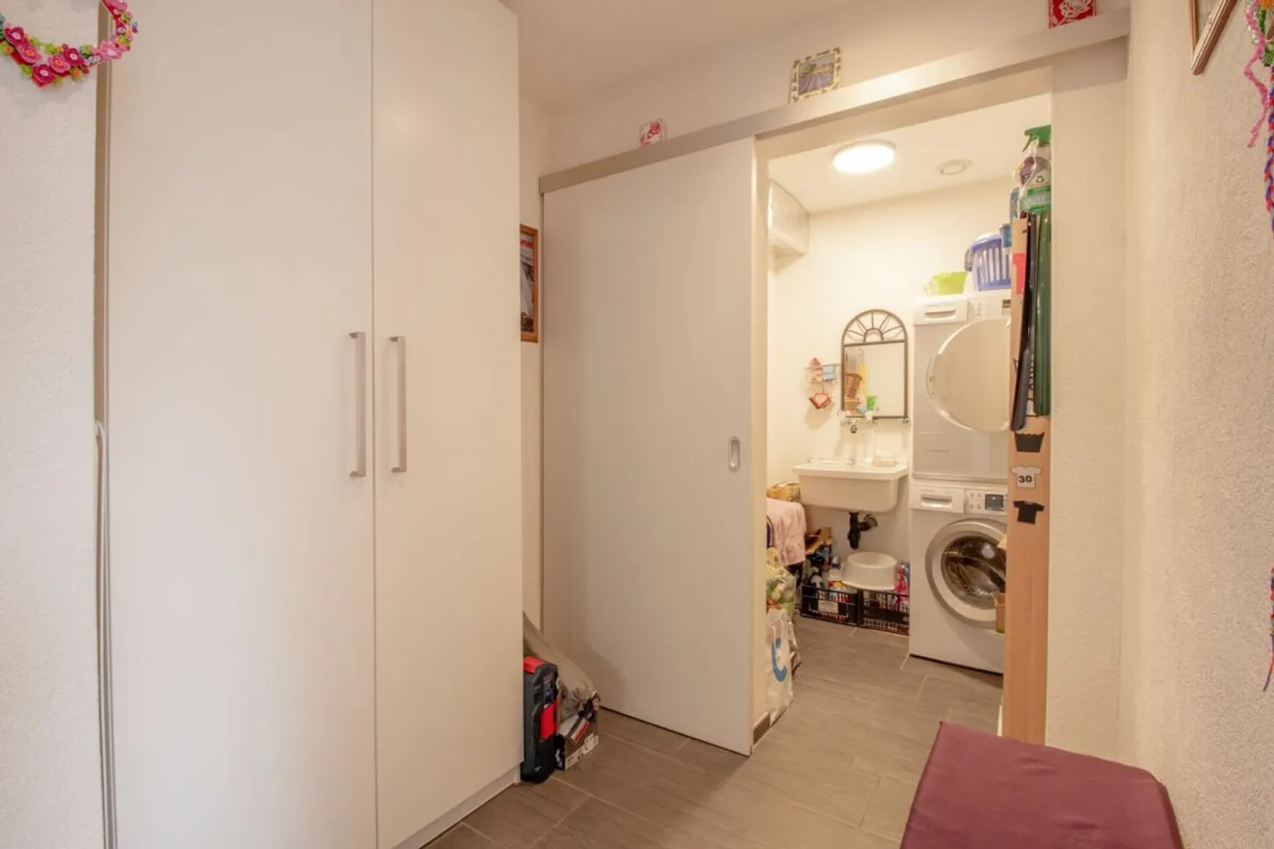 Appartement familial de 4,5 pièces avec balcon et environ 121m2 de surface habitable à Pfungen - Photo 11 sur 12