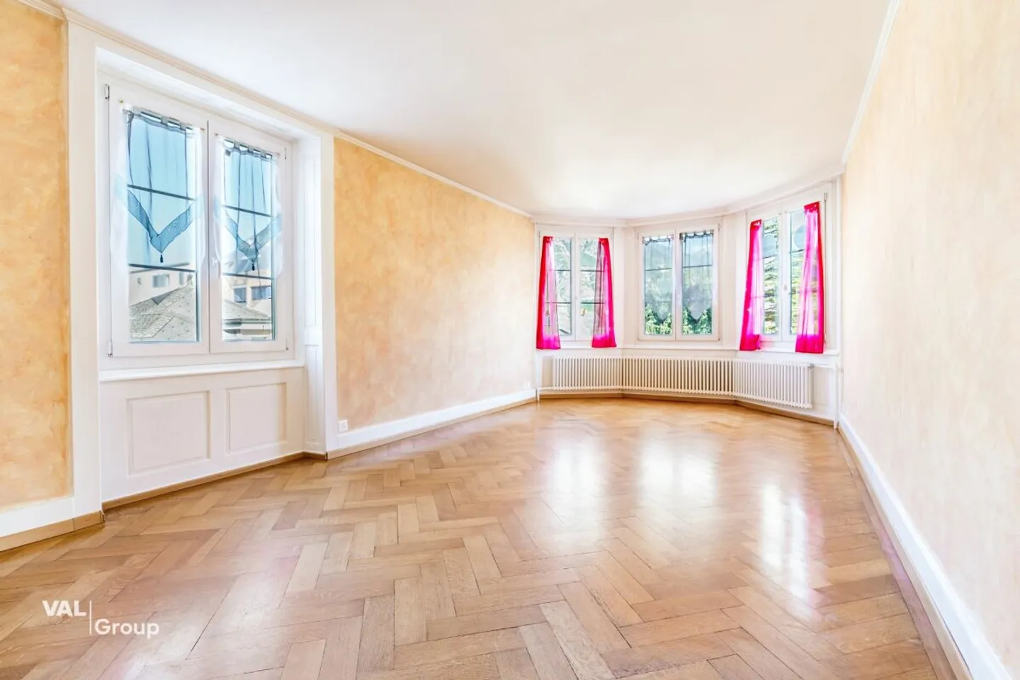 Charm and space just steps from the center of Sierre - Photo 2 of 12
