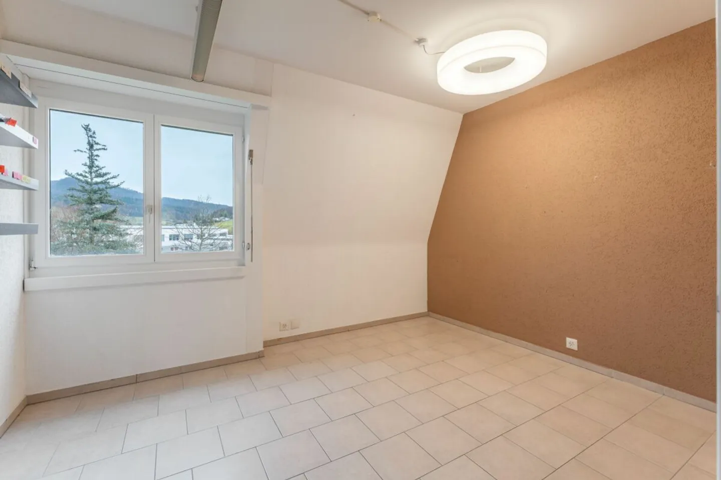 Appartamento familiare Zunzger a prezzi accessibili con 5,5 stanze e 135 m² di superficie abitabile netta / incl. garage e grande cantina - CHF 652'000.- - Foto 7 di 9